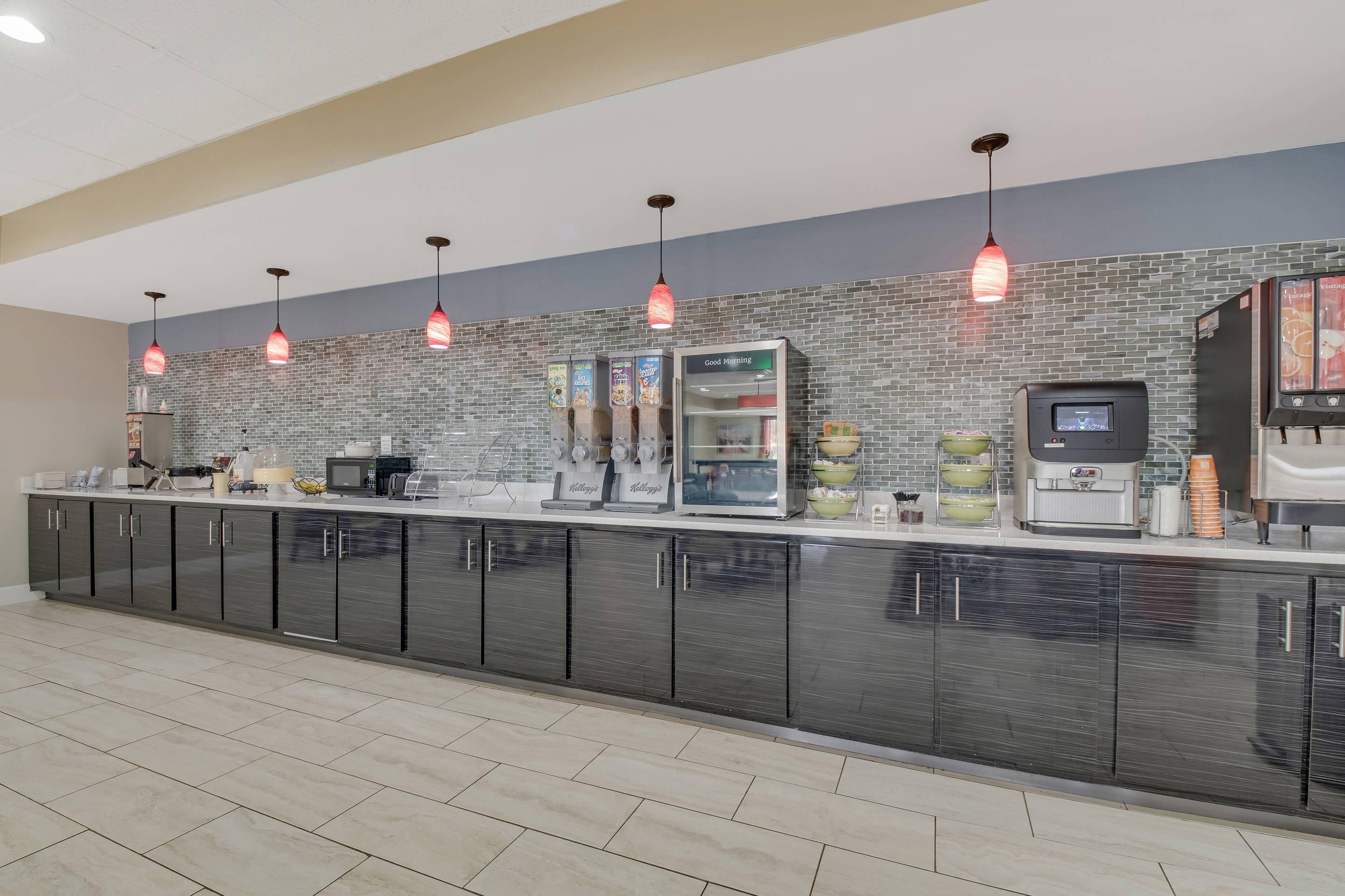 Breakfast area | Quality Inn