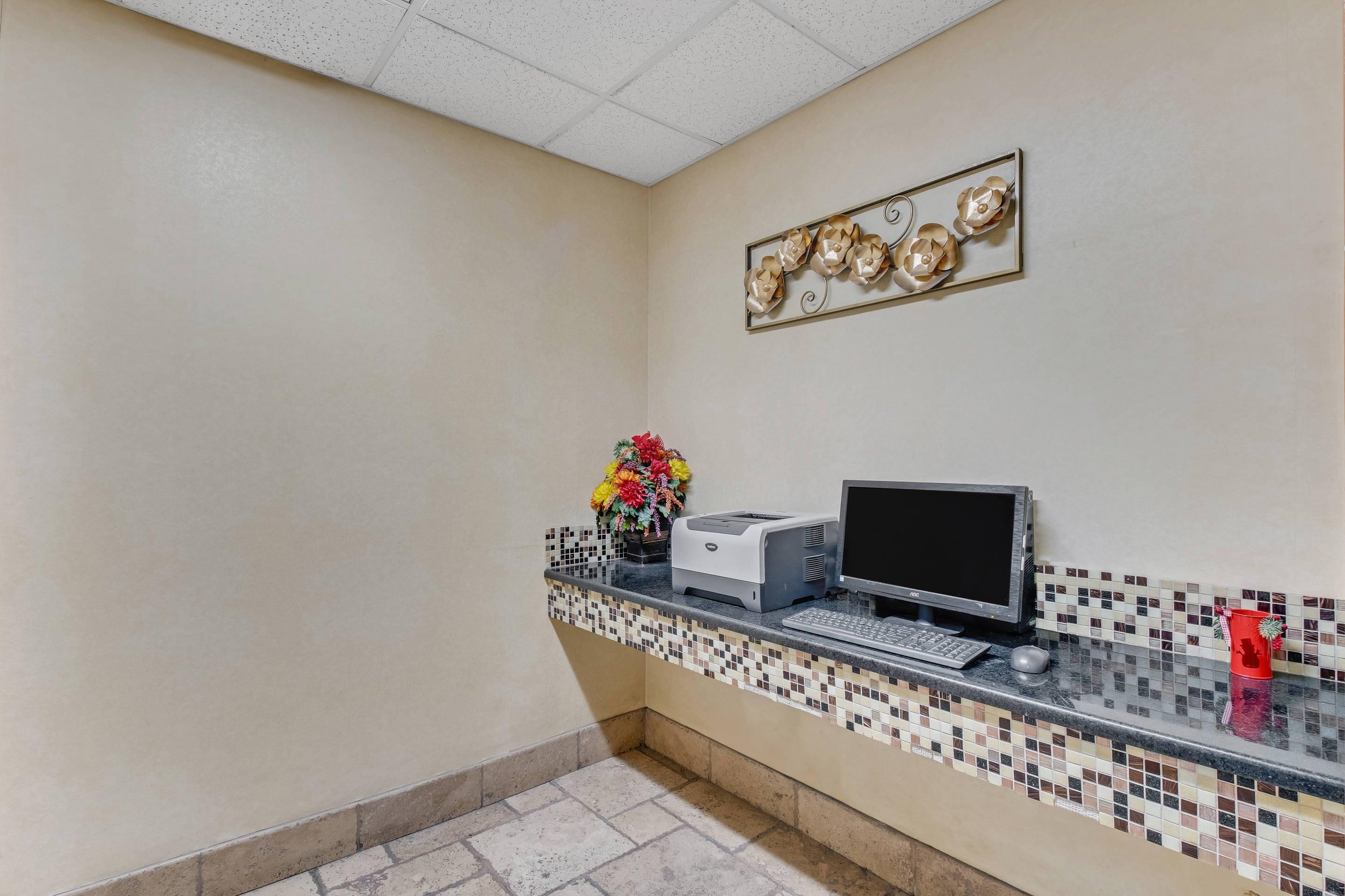Business center | Quality Inn