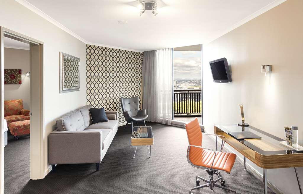 HOTEL GRAND CHANCELLOR BRISBANE-guestroom-Guest Room,Suite,On-Site.jpg
