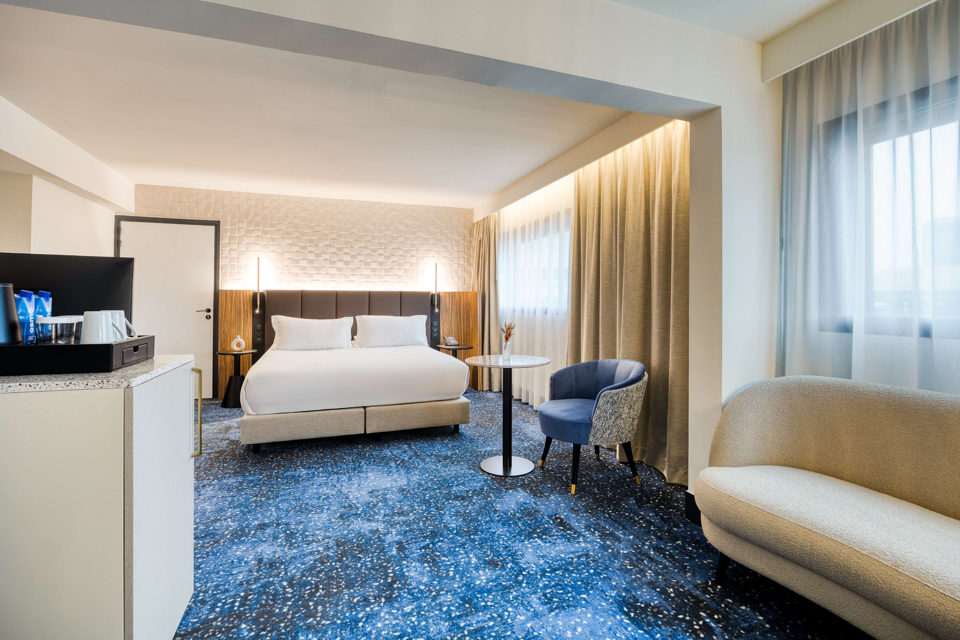 Hotel Lille Euralille - Hilton Affiliate Hotel - Tap to explore photos