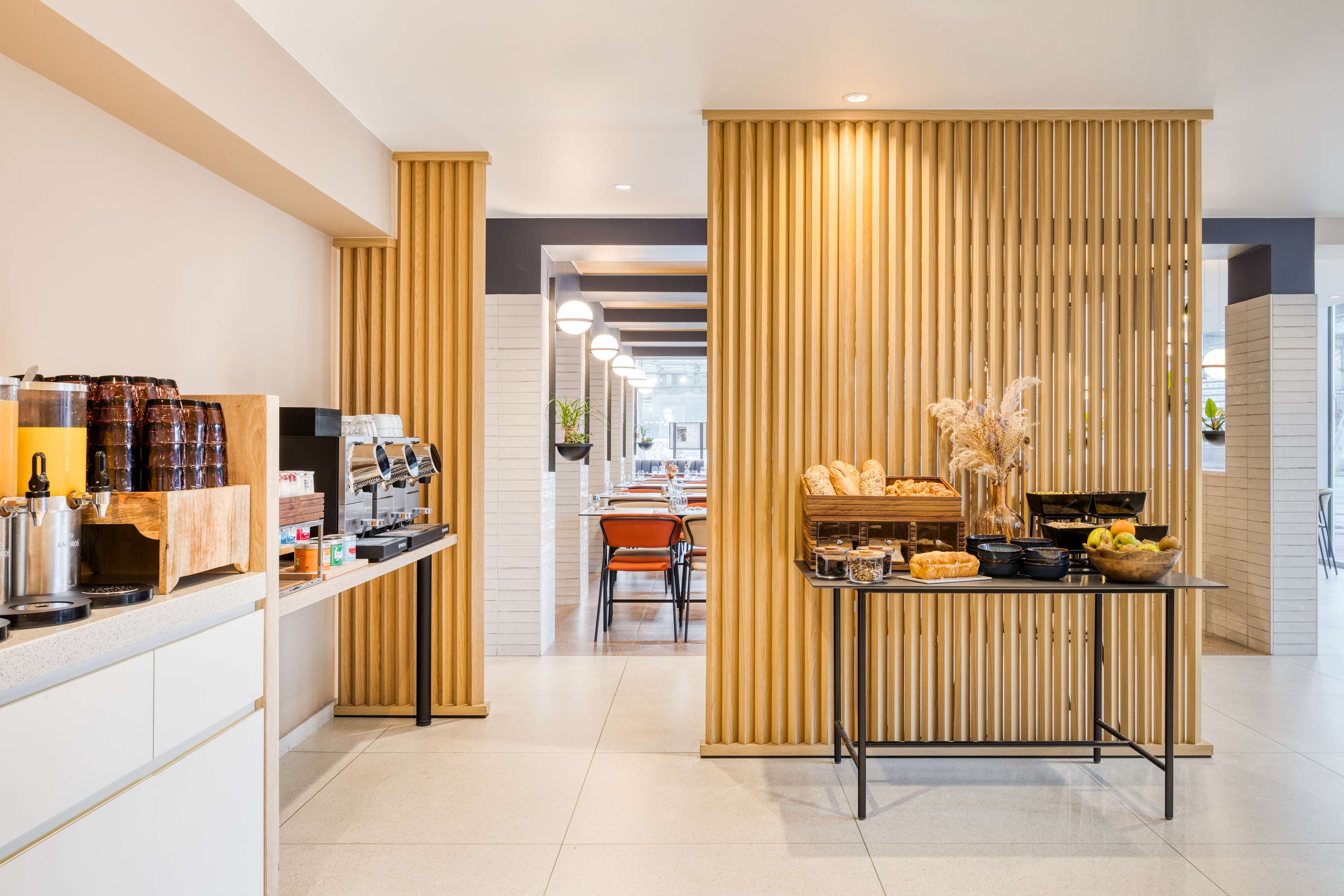 Hotel Lille Euralille - Hilton Affiliate Hotel - Tap to explore photos