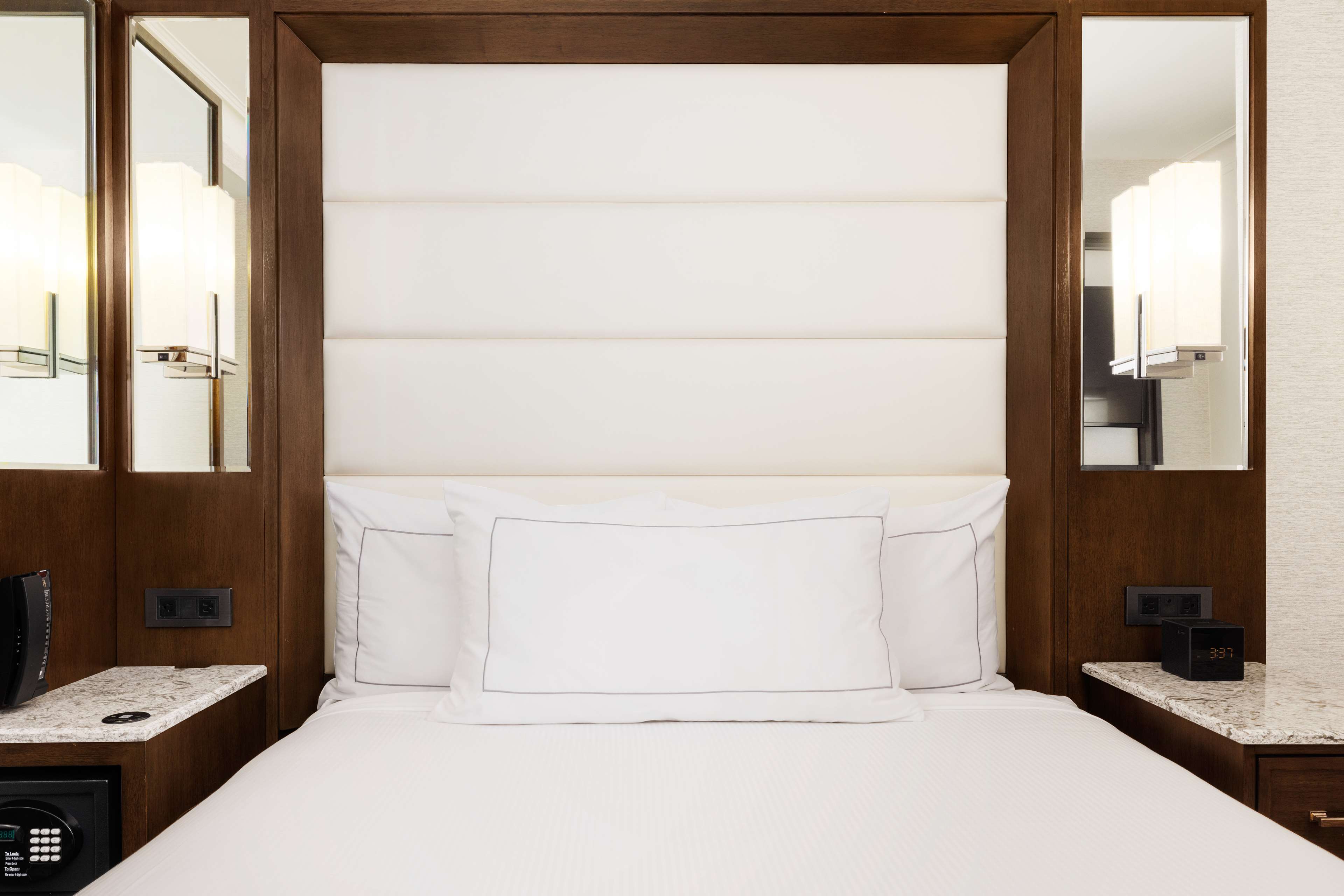Hilton Boston Park Plaza Room Type - 1 QUEEN WICKED SMALL ROOM