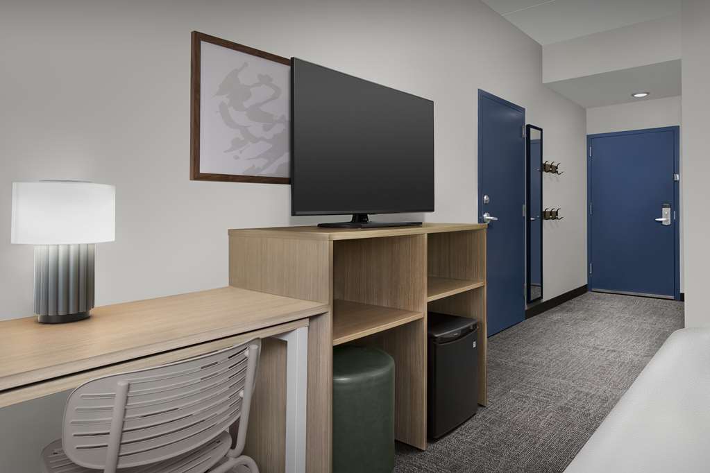 SPARK SAN ANTONIO NW NEAR SIX FLAGS-guestroom-Guest Room,On-Site.jpg