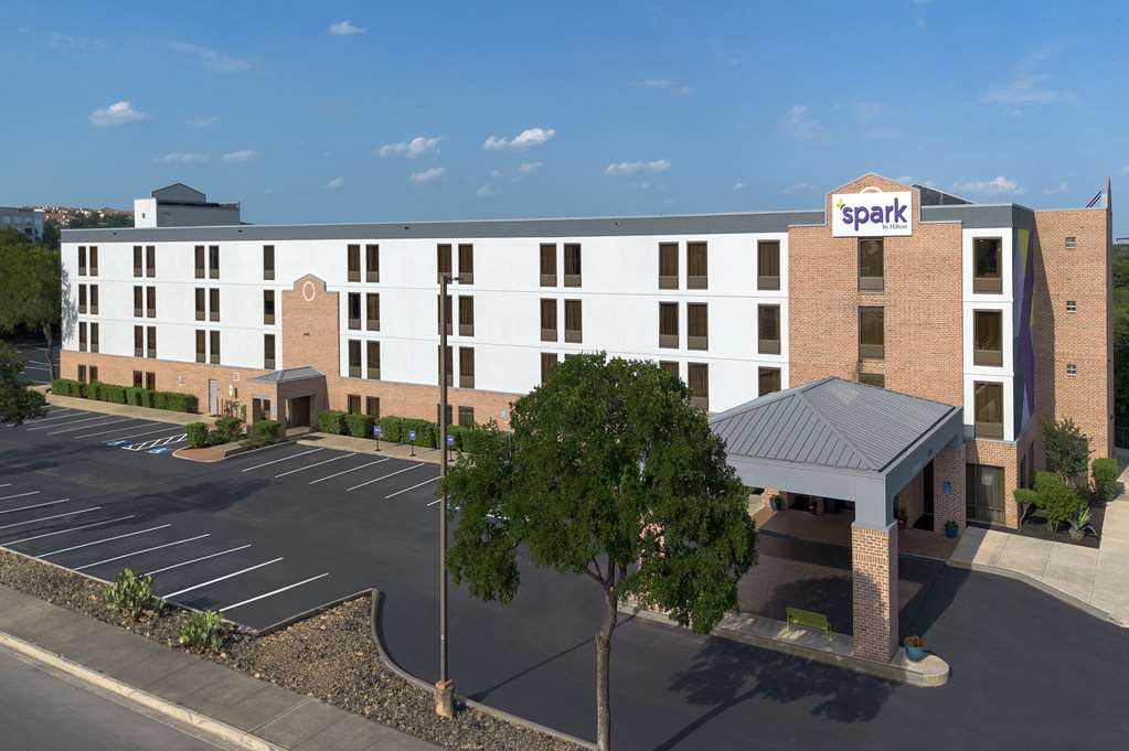 Spark by Hilton NW near Six Flags