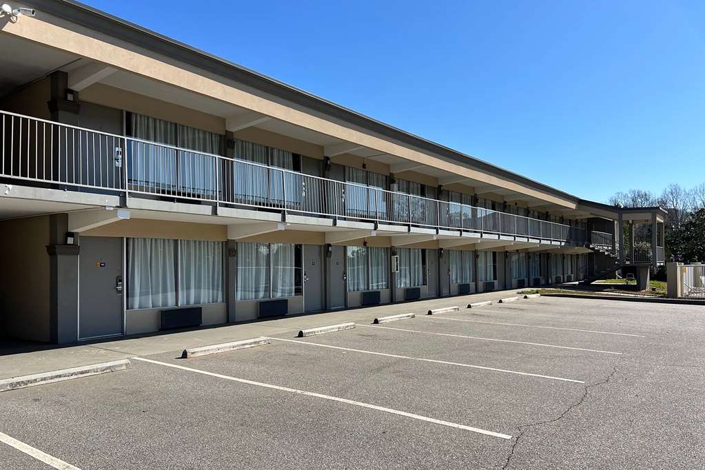 Days Inn by Wyndham Monroe