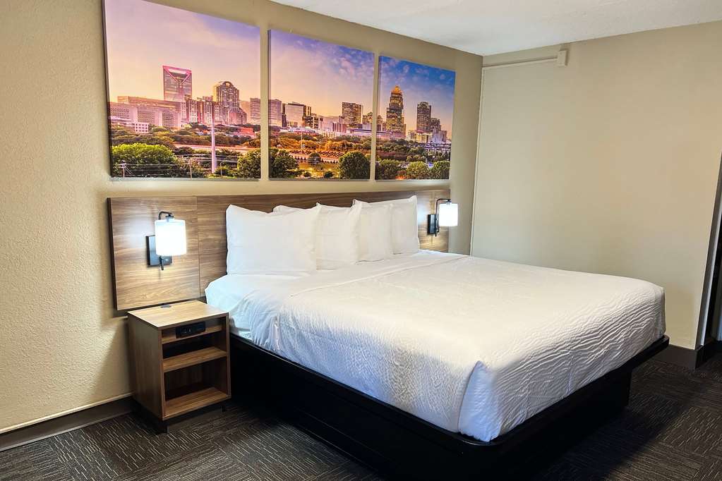 DAYS INN MONROE NEAR MATTHEWS-guestroom-Guest Room,On-Site.jpg
