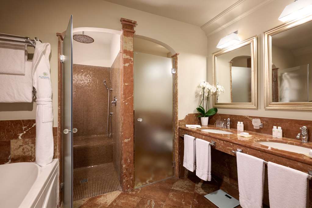 ALMAR GIARDINO DI COSTANZA-guestroom-Guest Room,Bathroom,On-Site.jpg