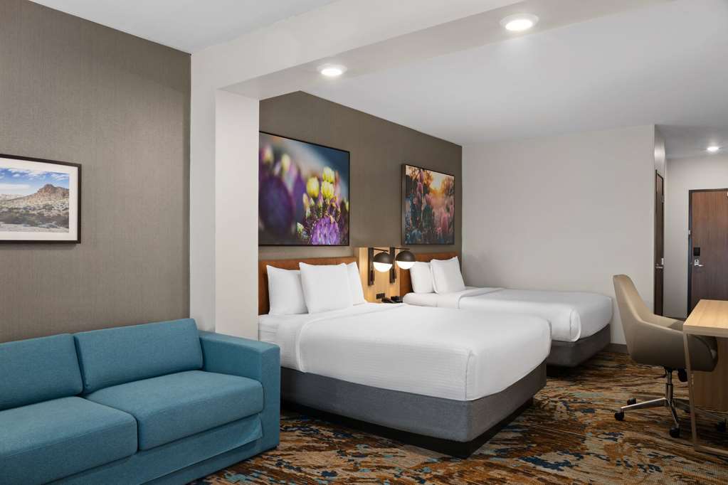LA QUINTA YUMA-guestroom-Guest Room,Suite,On-Site.jpg