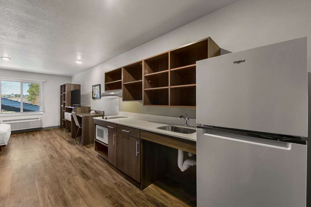 WOODSPRING SUITES YORKTOWN NEWPORT-guestroom-Guest Room,On-Site.jpg