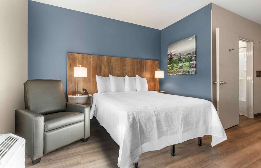 EXTENDED STAY AMERICA PREMIER-guestroom-Guest Room,On-Site.jpg