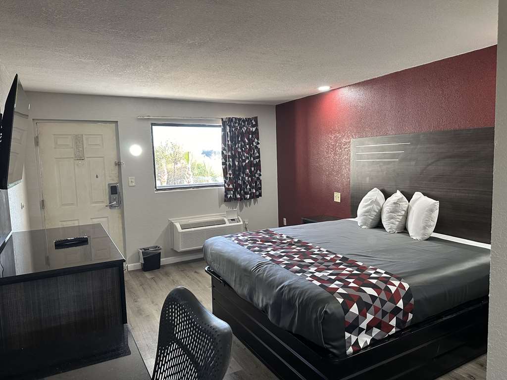 RODEWAY INN-guestroom-Guest Room,On-Site.jpg