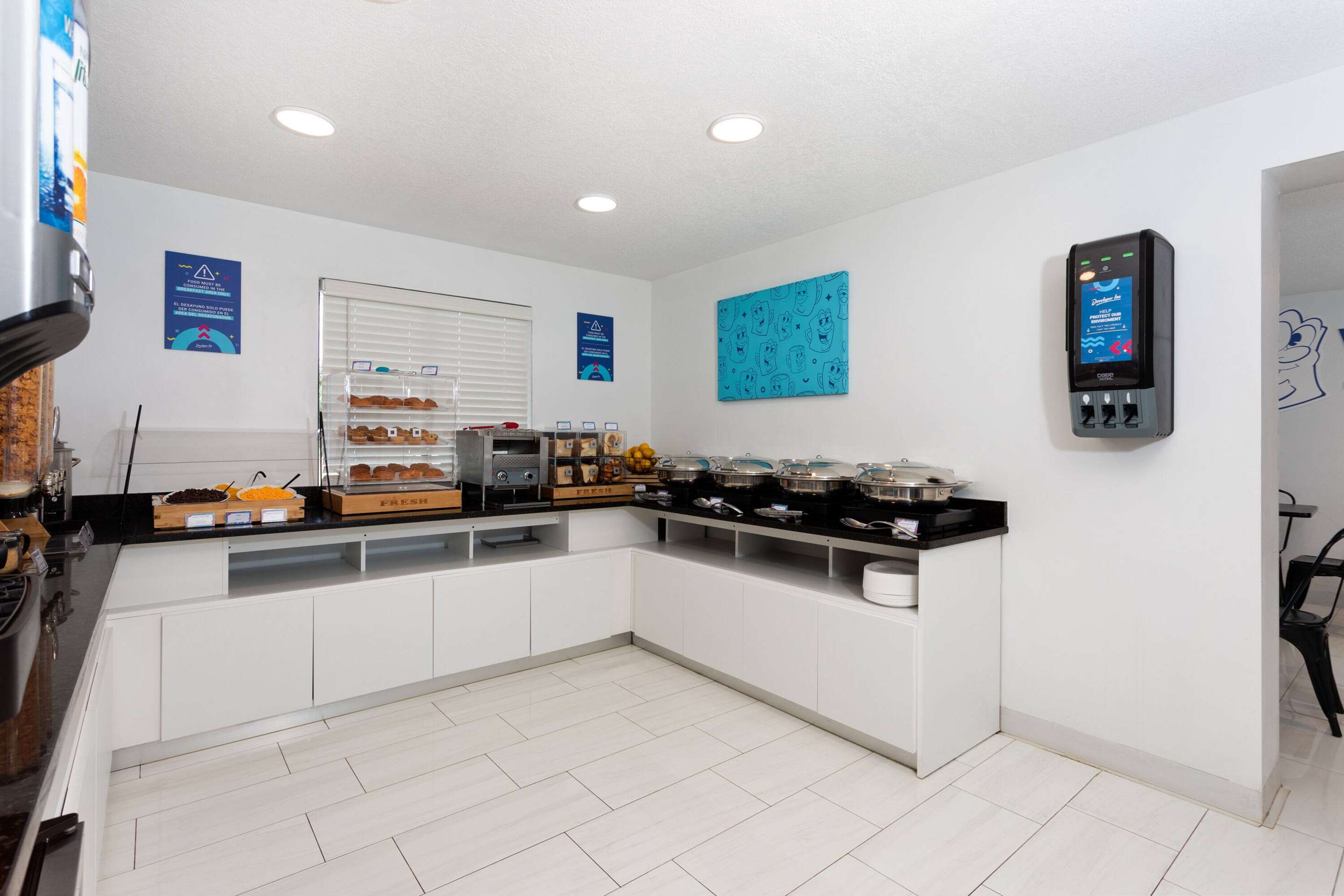 Undefined | Howard Johnson by Wyndham Orlando Lake Buena Vista South