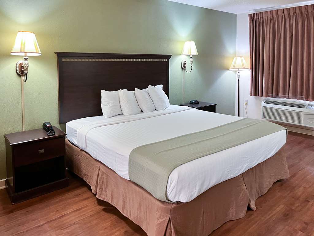 MOTEL 6 ABBEVILLE AL-guestroom-Guest Room,On-Site.jpg