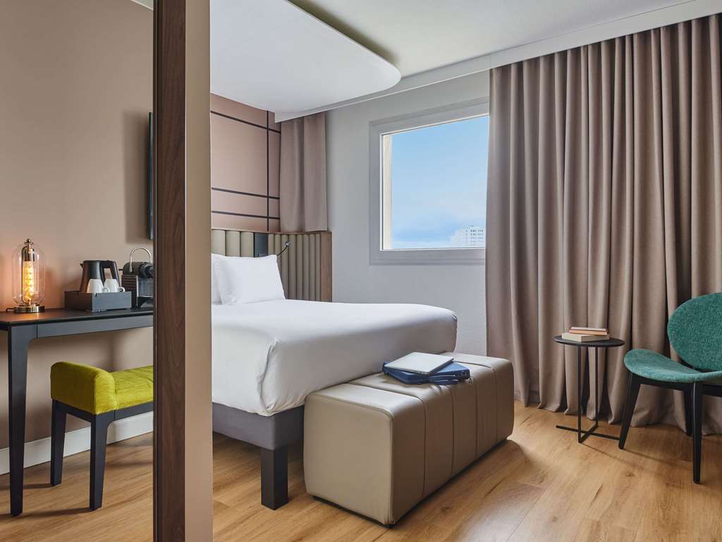 Mercure Paris Nanterre-guestroom-Guest Room,On-Site.jpg