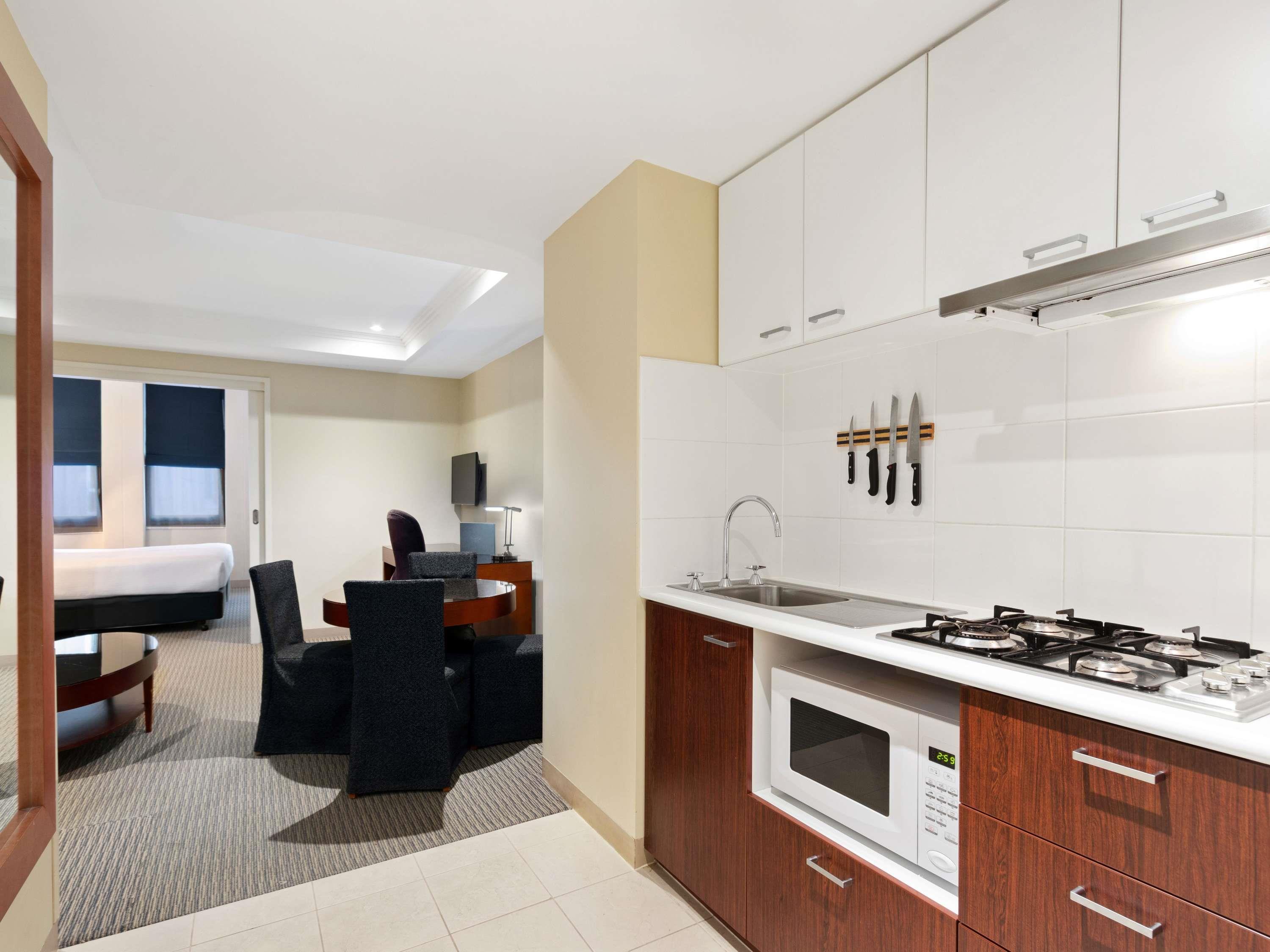BATMAN'S HILL ON COLLINS Room Type - 2 Bedroom Apartment with 1 king bed and 2 single beds