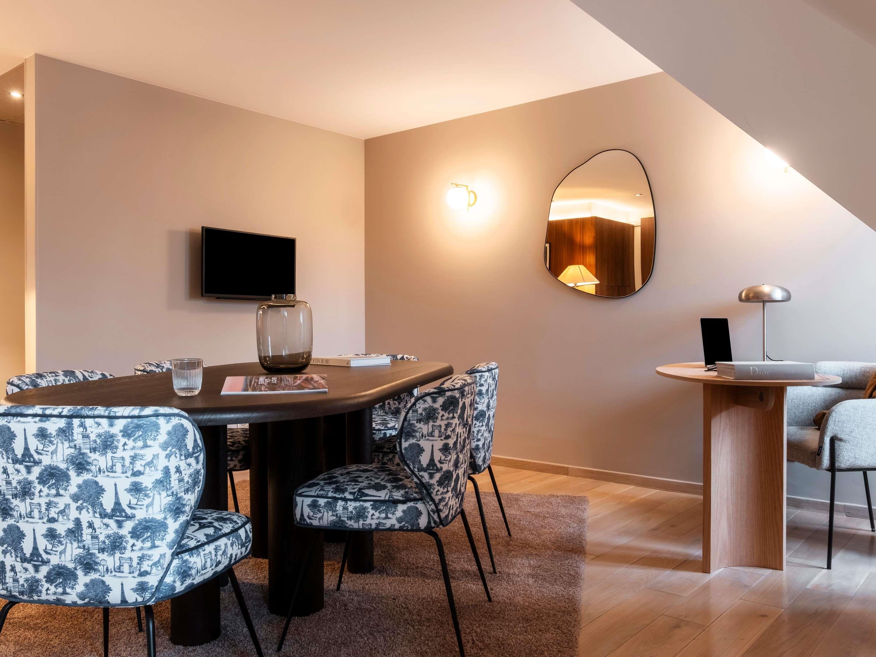 Hotel Castel Maintenon - Handwritten Collection Room Type - Standard Suite with 1 double bed and sofa