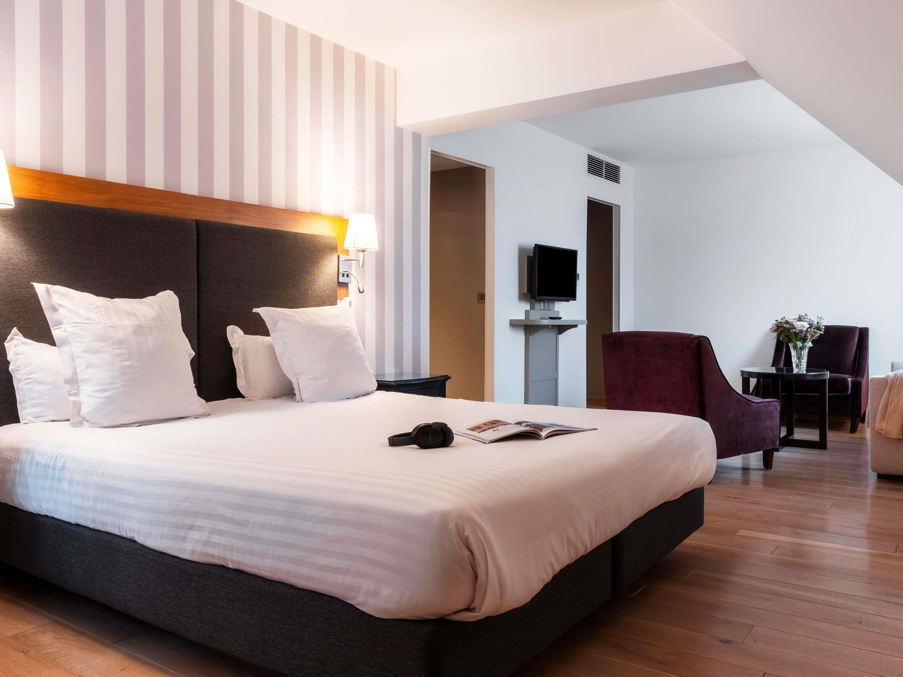 Hotel Castel Maintenon - Handwritten Collection Room Type - Privilege Room with 1 queen-size bed and sofa