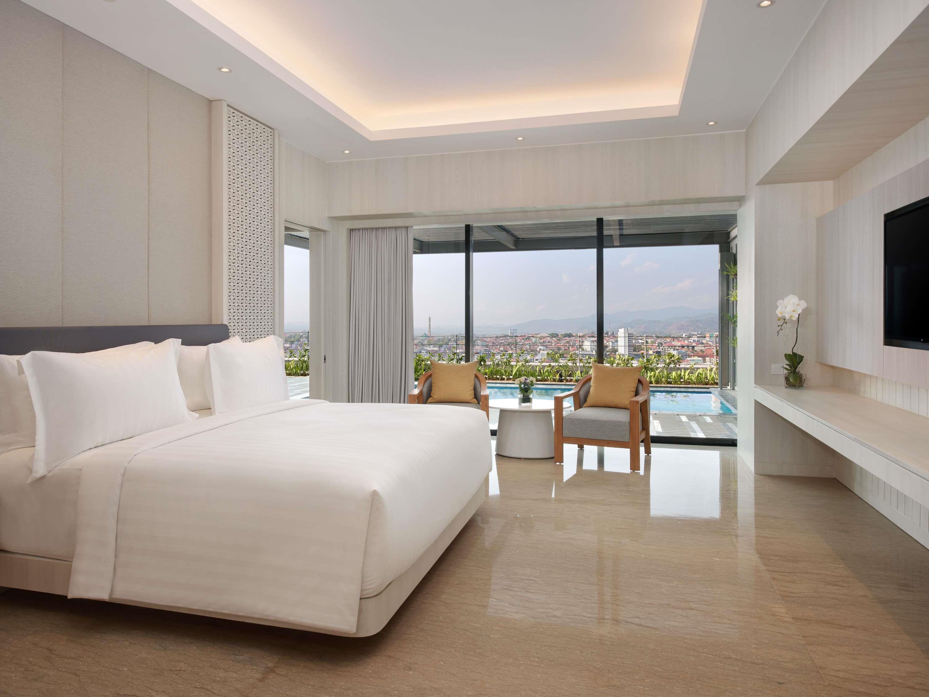 Grand Mercure Lampung Room Type - Private Pool Suite, 1 super king size bed Grand Mercure Lampung Room Type - Private Pool Suite, 1 super king size bed
