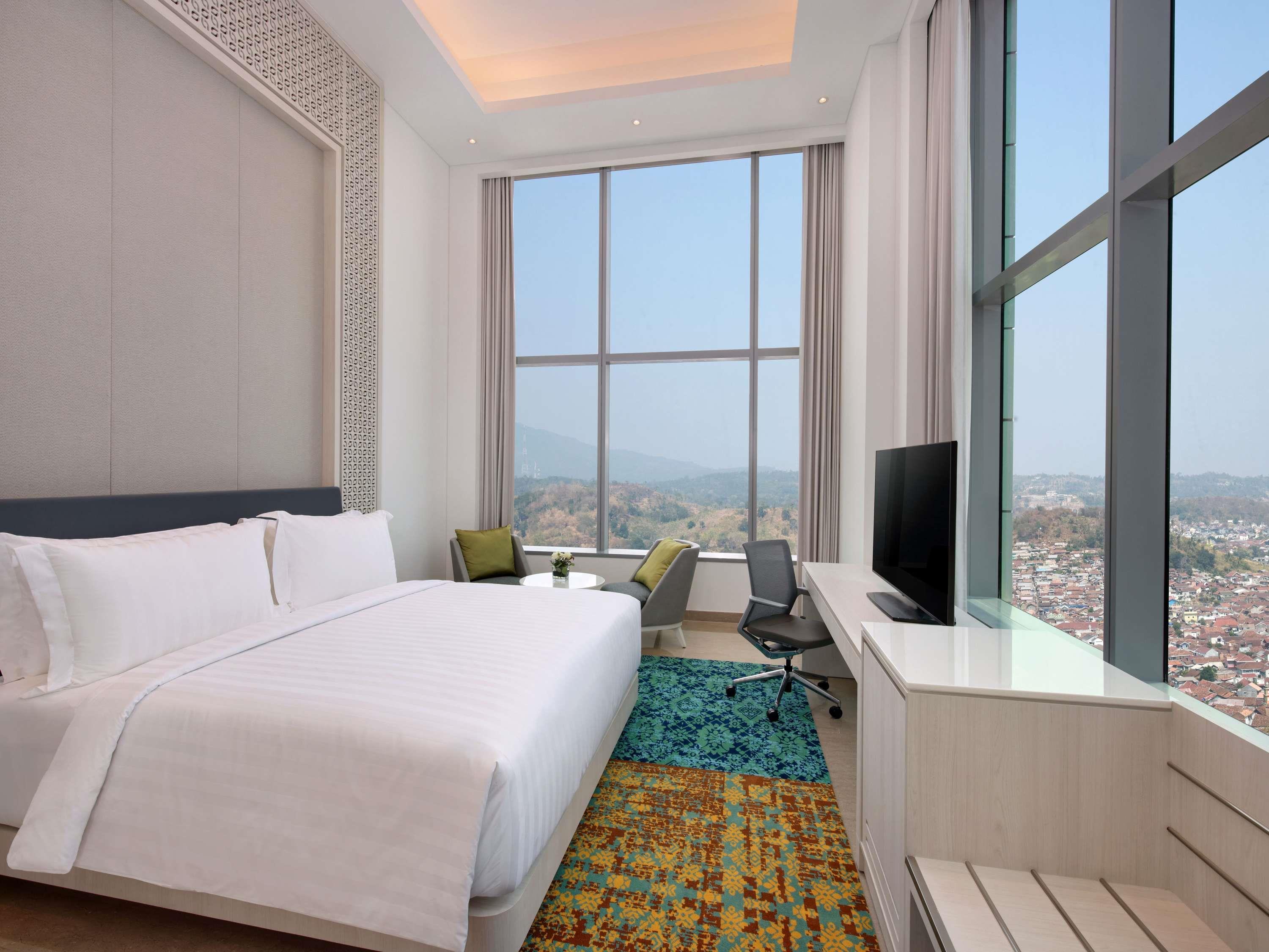 Grand Mercure Lampung Room Type - Grand Deluxe View Room, panoramic scenery, 1 super king size bed Grand Mercure Lampung Room Type - Grand Deluxe View Room, panoramic scenery, 1 super king size bed