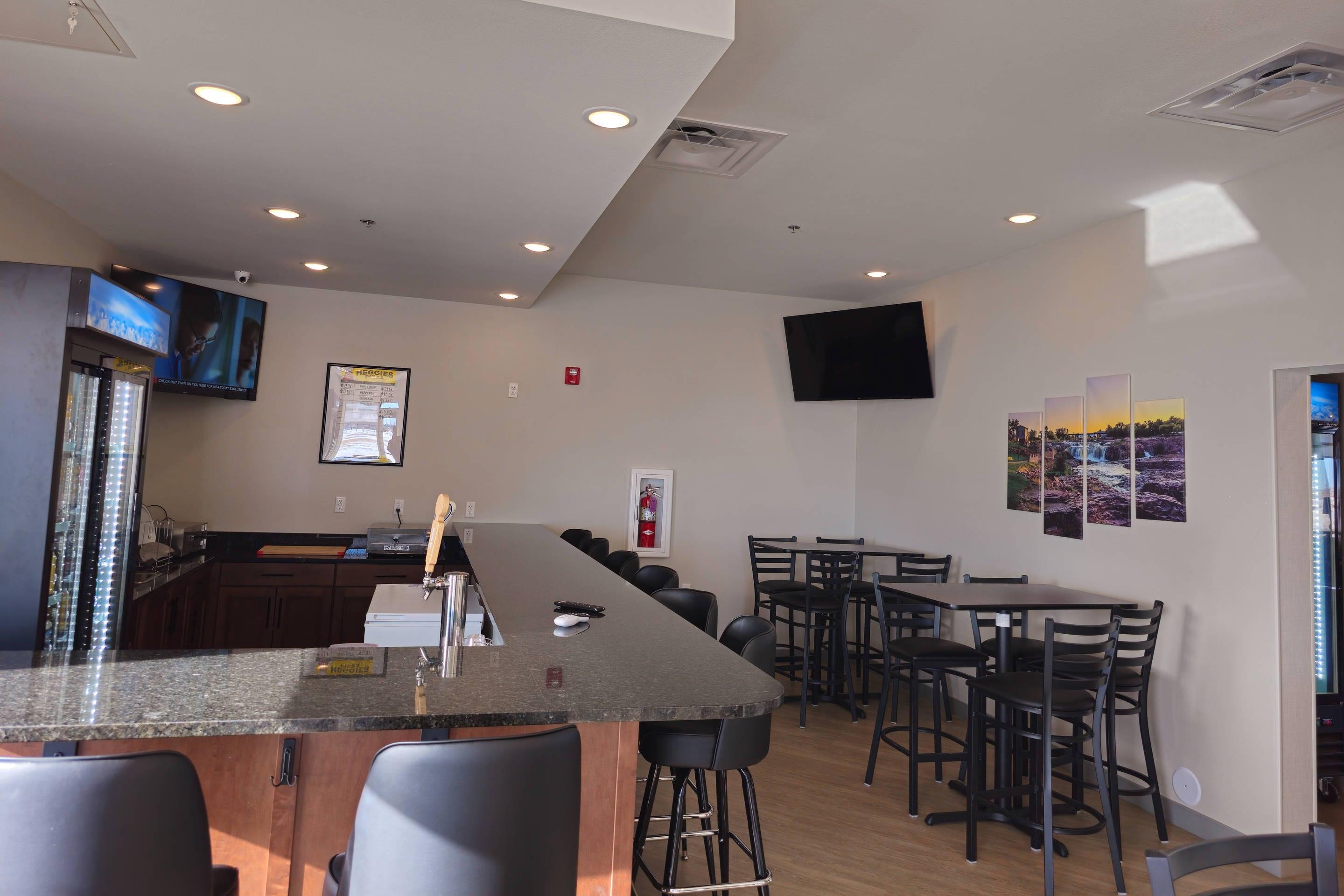 Hotel Lounge | Comfort Inn & Suites at Sanford Sports Complex