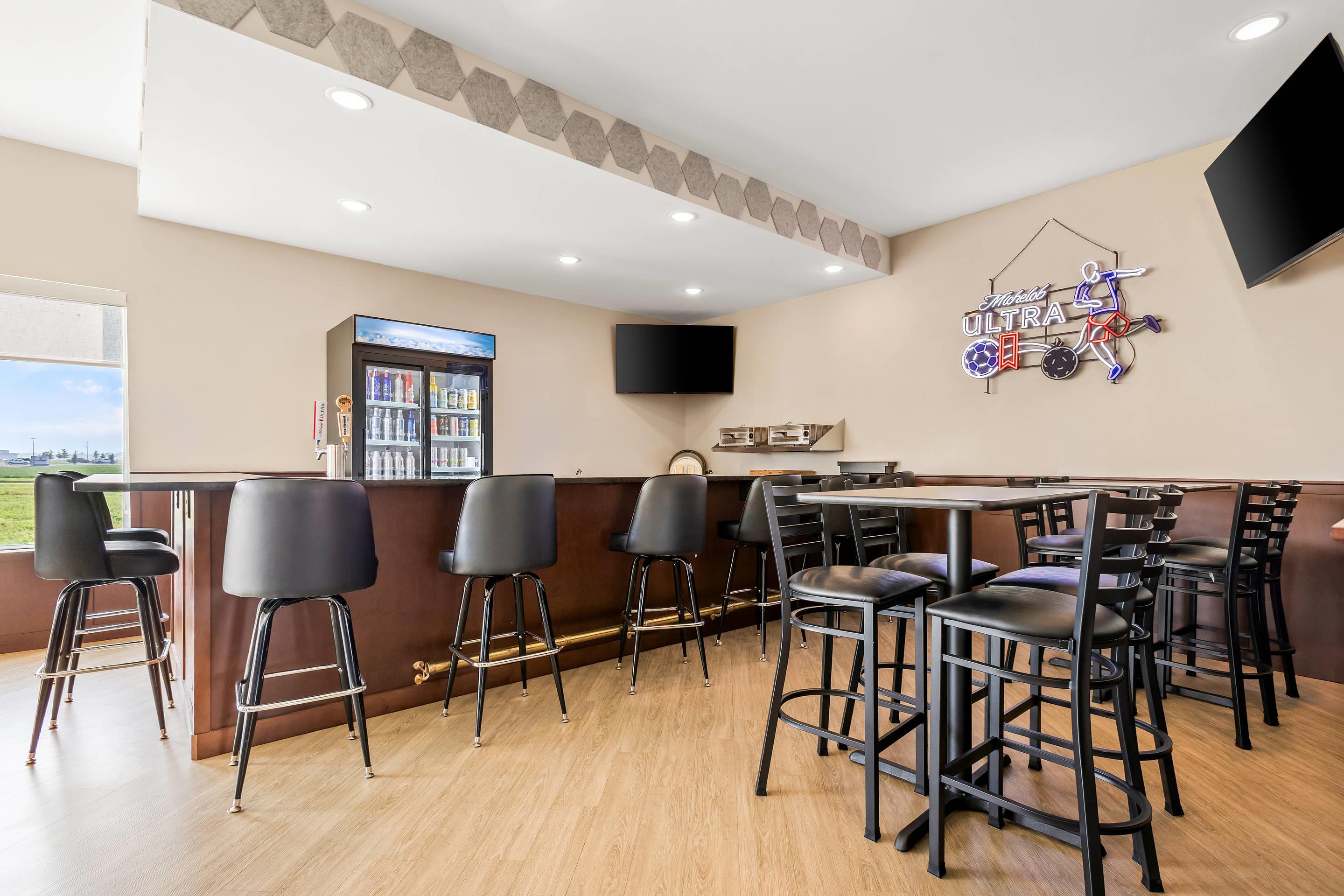 Bar | Comfort Inn & Suites at Sanford Sports Complex