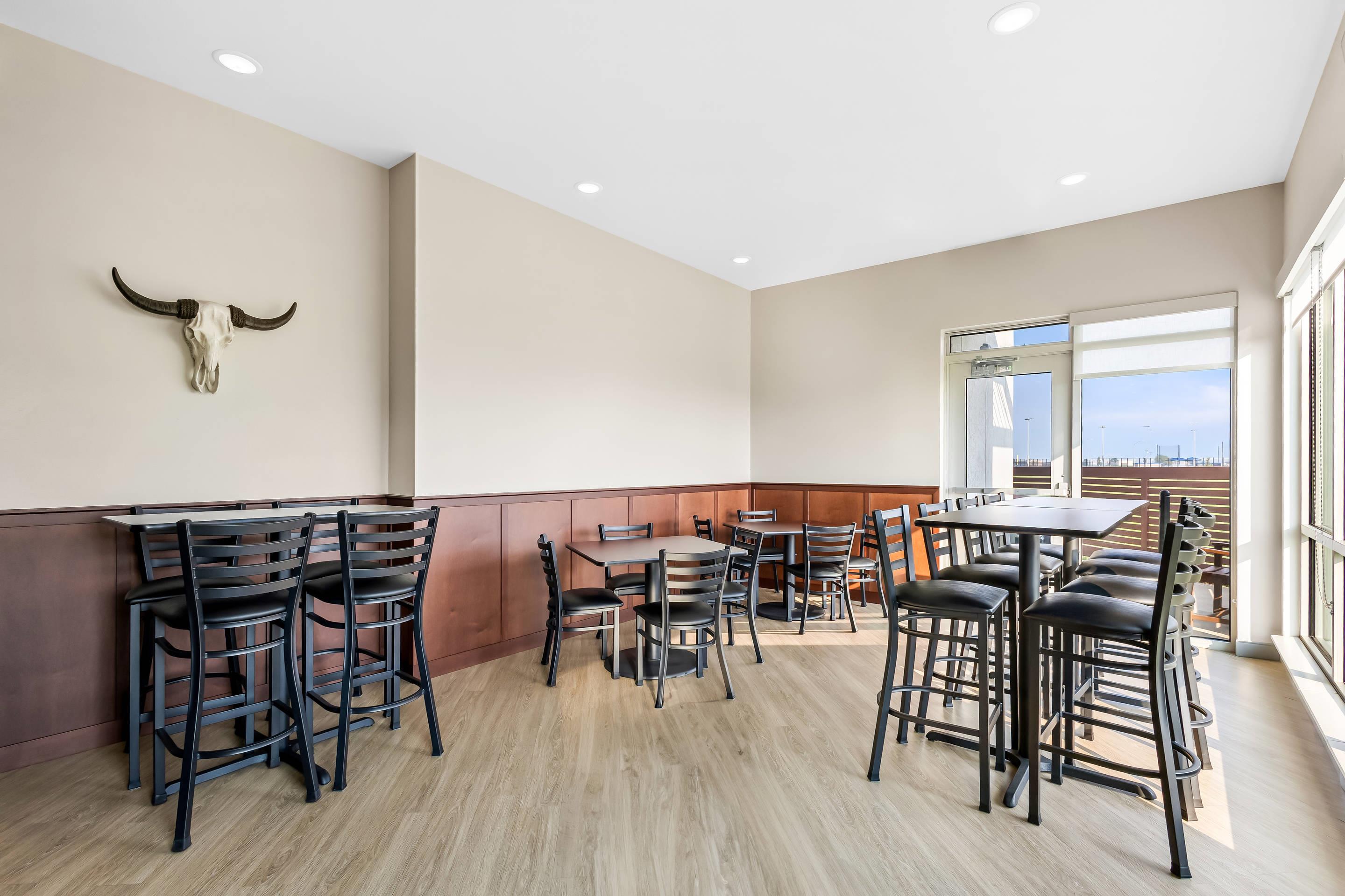 Bar | Comfort Inn & Suites at Sanford Sports Complex