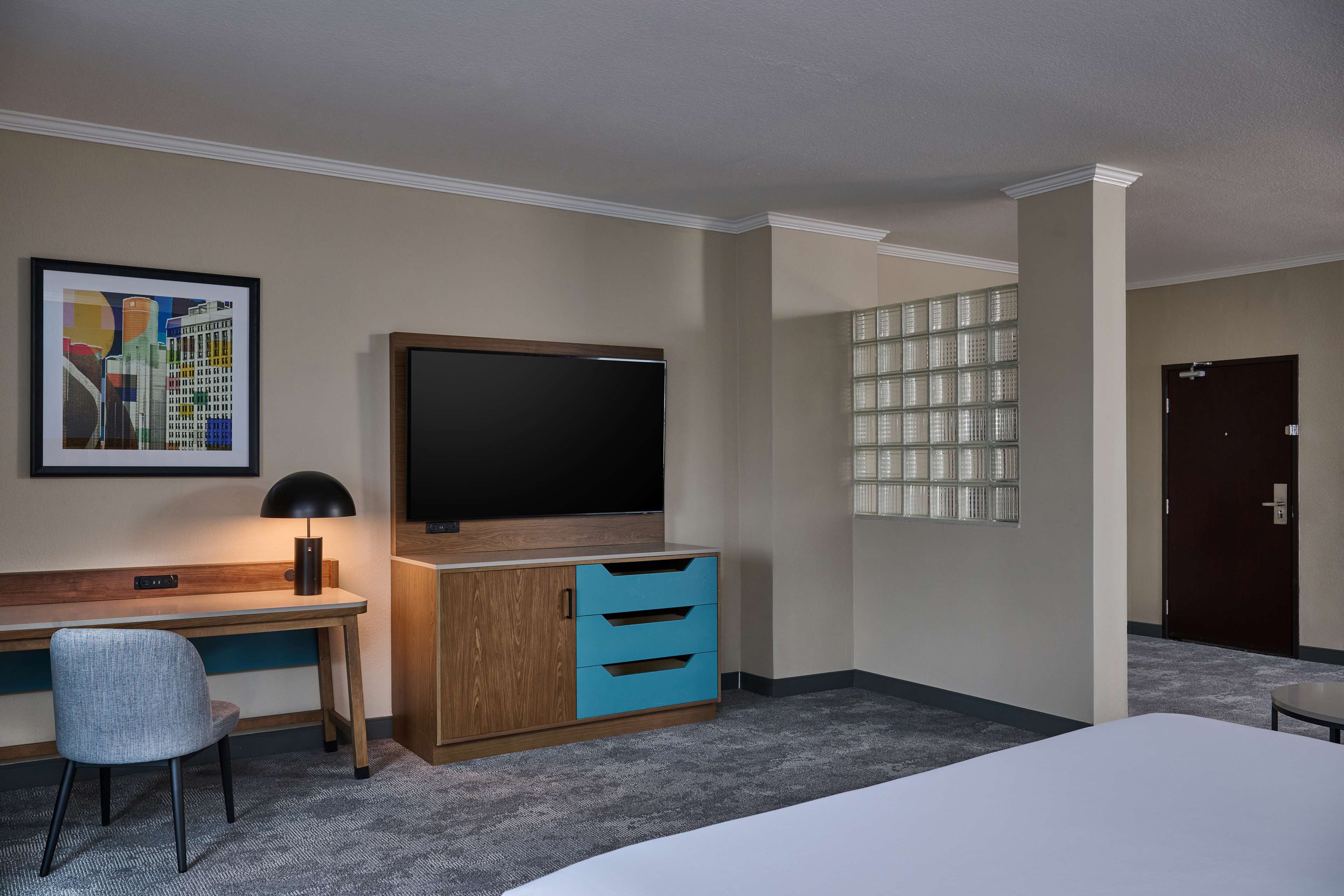 DoubleTree by Hilton Chatsworth Room Type - 1 KING JR SUITE