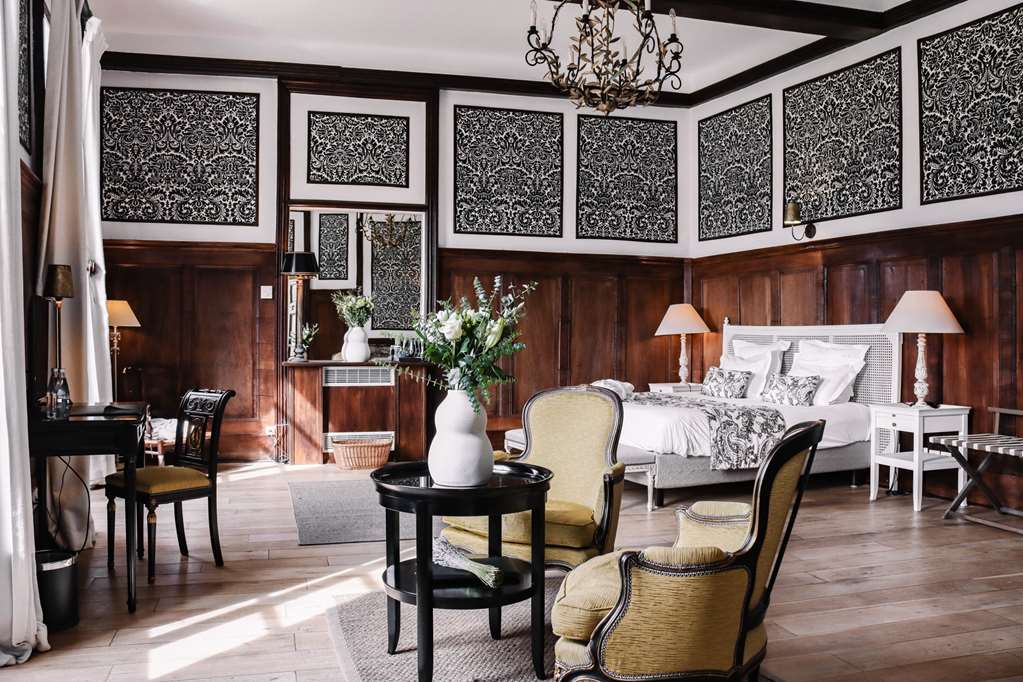 Chateau Oliviers de Salettes-guestroom-Guest Room,Suite,On-Site.jpg