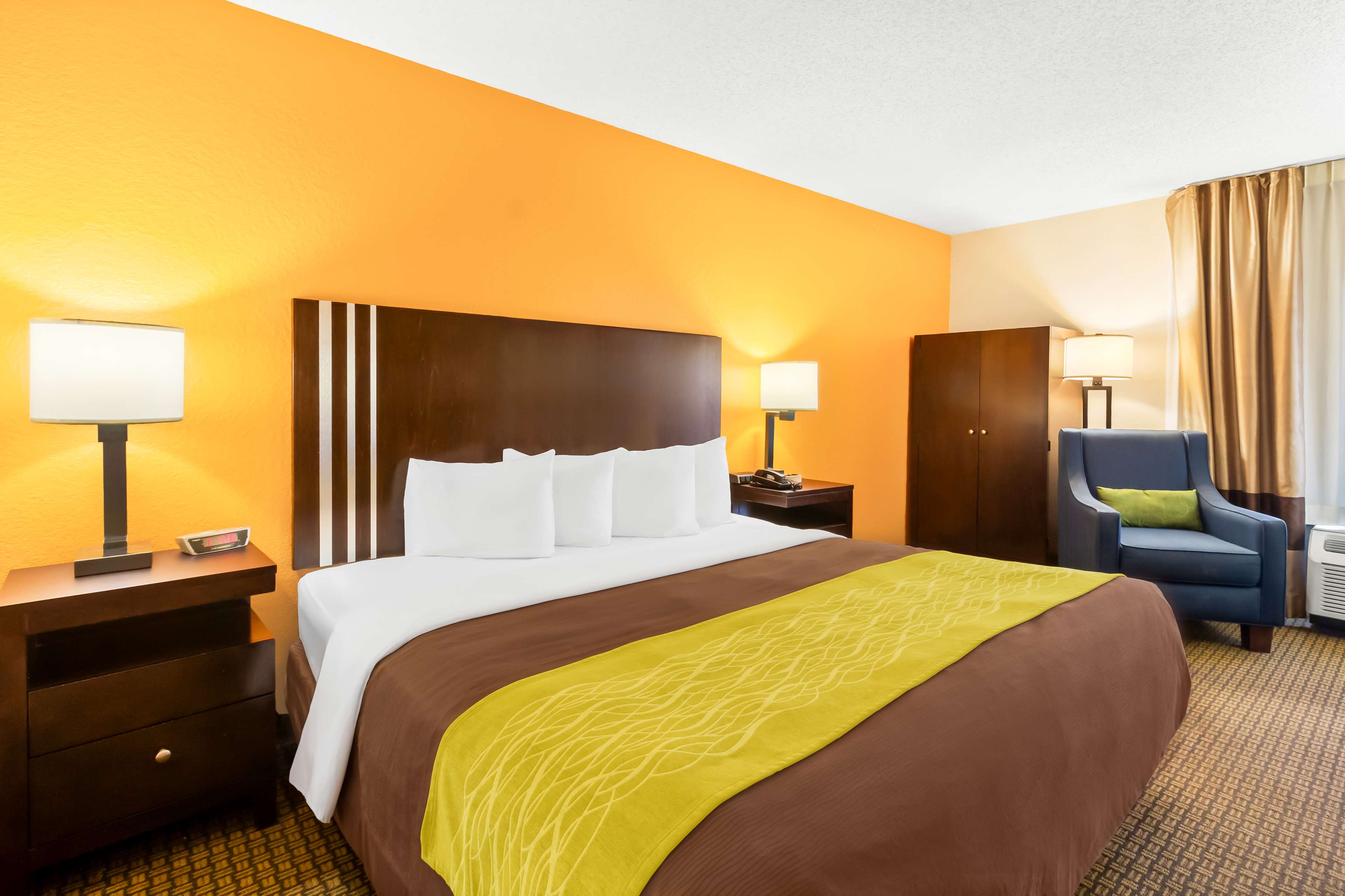 1 King Bed image