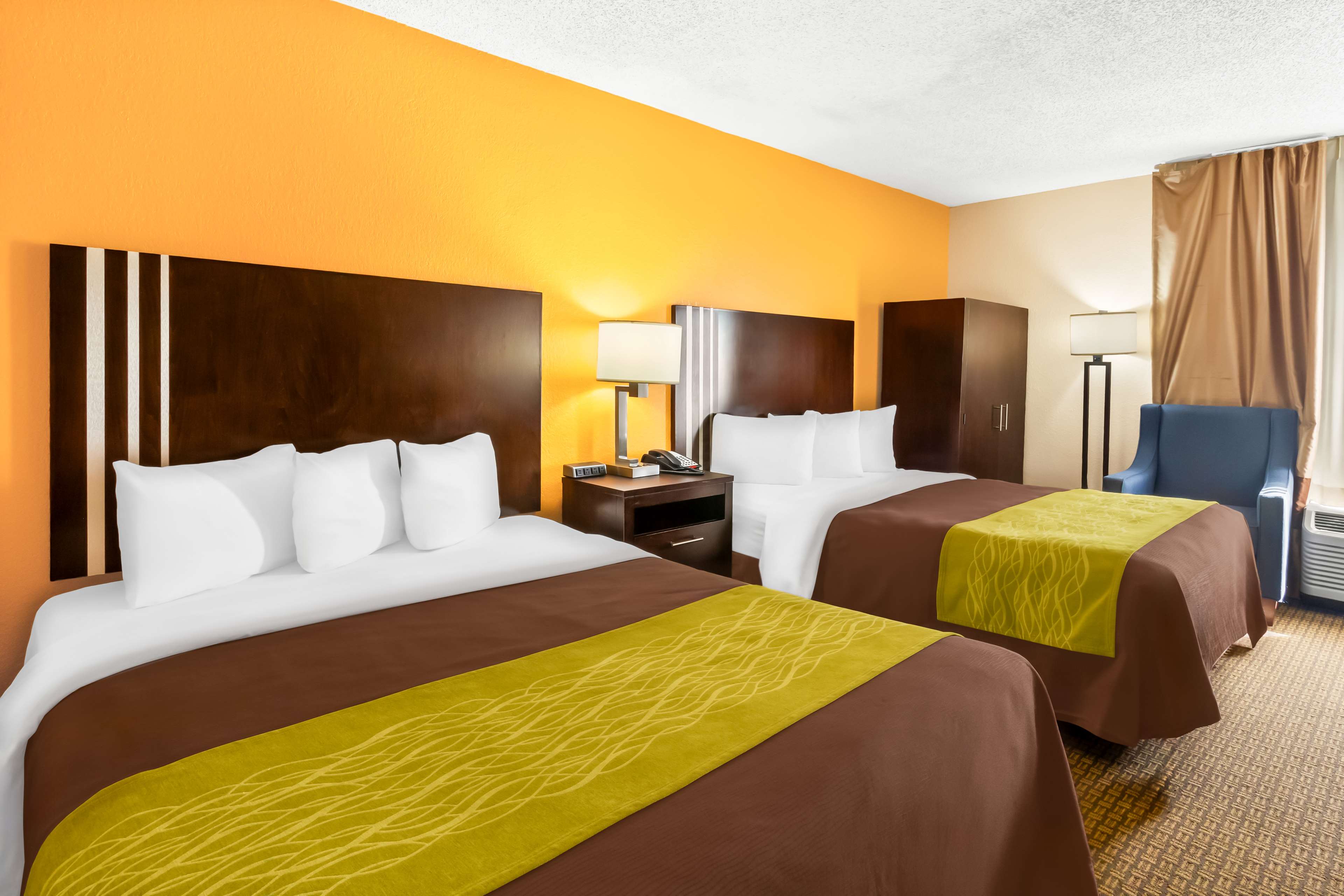 2 Queen Beds image