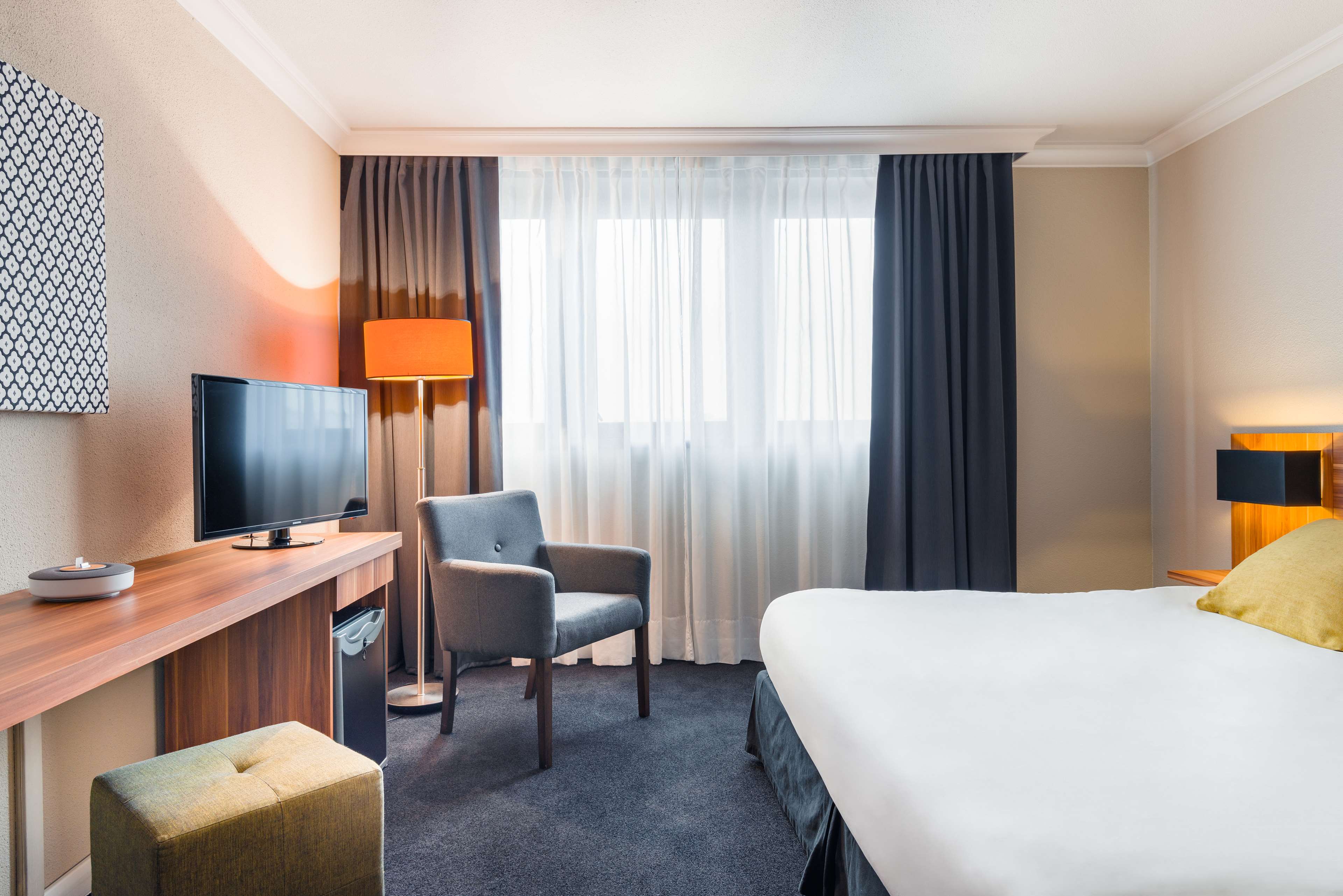 Best Western Hotel Atrium Valence Room Type - 1 King Bed, Non-Smoking, Standard Room, Twin On Request, Shower Only, Courtesy Tray Best Western Hotel Atrium Valence Room Type - 1 King Bed, Non-Smoking, Standard Room, Twin On Request, Shower Only, Courtesy Tray