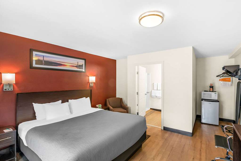 QUALITY INN-guestroom-Guest Room,On-Site.jpg
