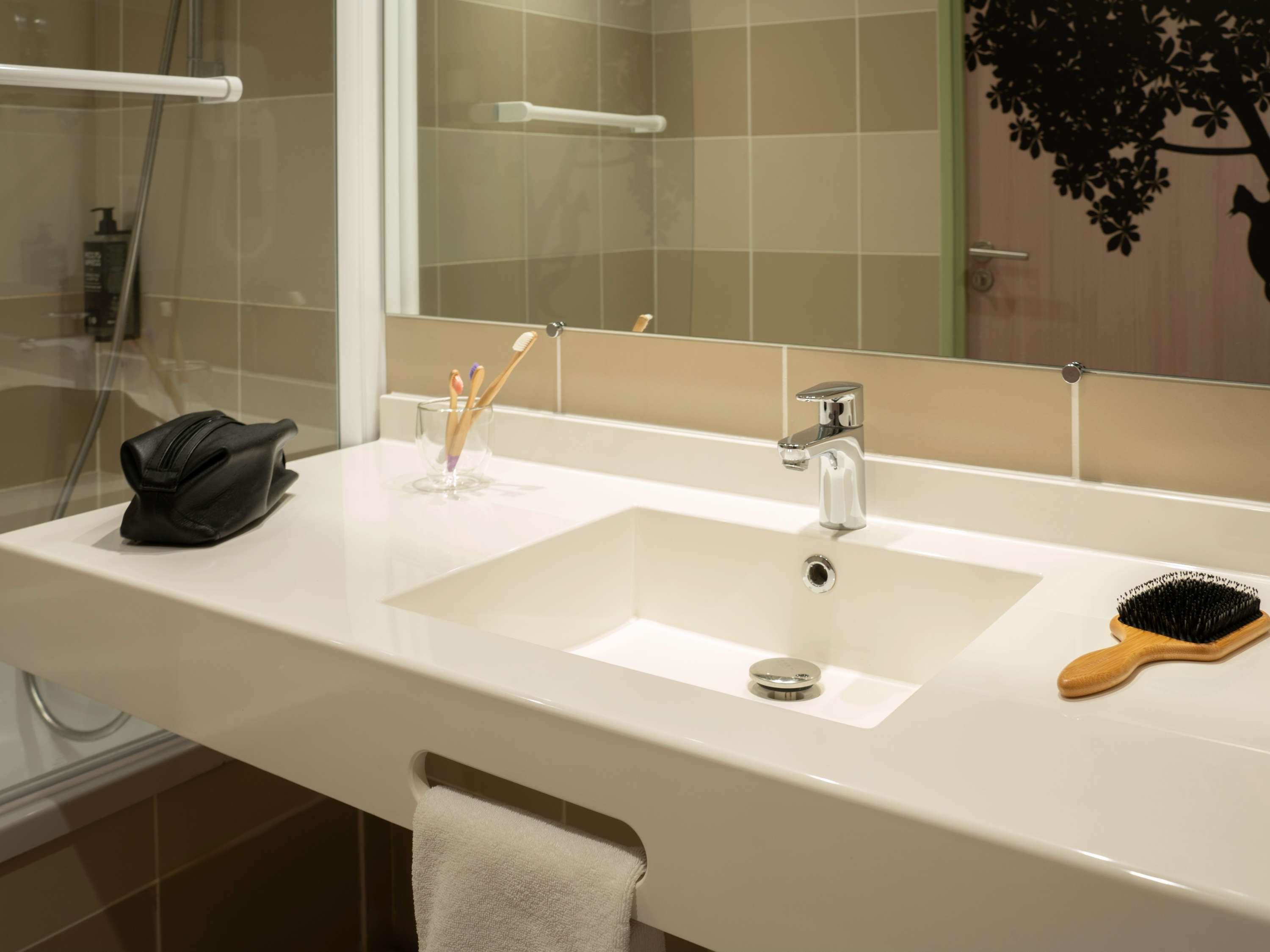ibis Styles Guéret Room Type - Family Room - 1 double bed, 1 single bed and 1 single sofa bed
