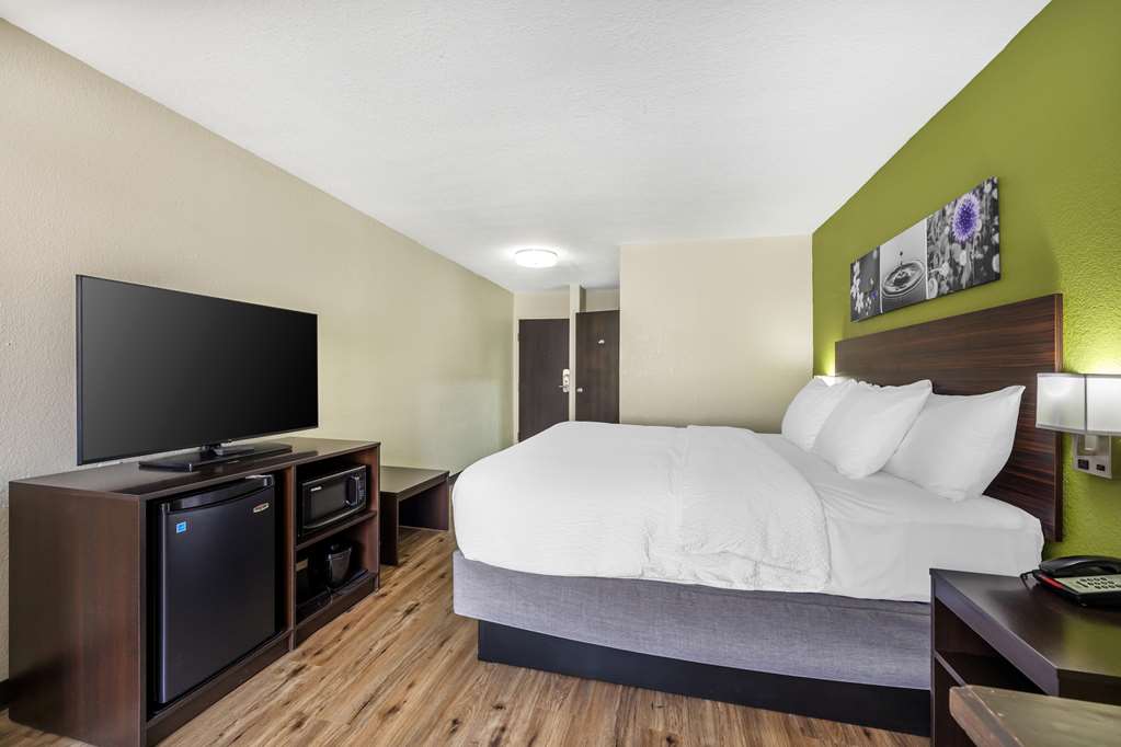 SLEEP INN AND SUITES SALINA I-135-guestroom-Guest Room,Suite,On-Site.jpg