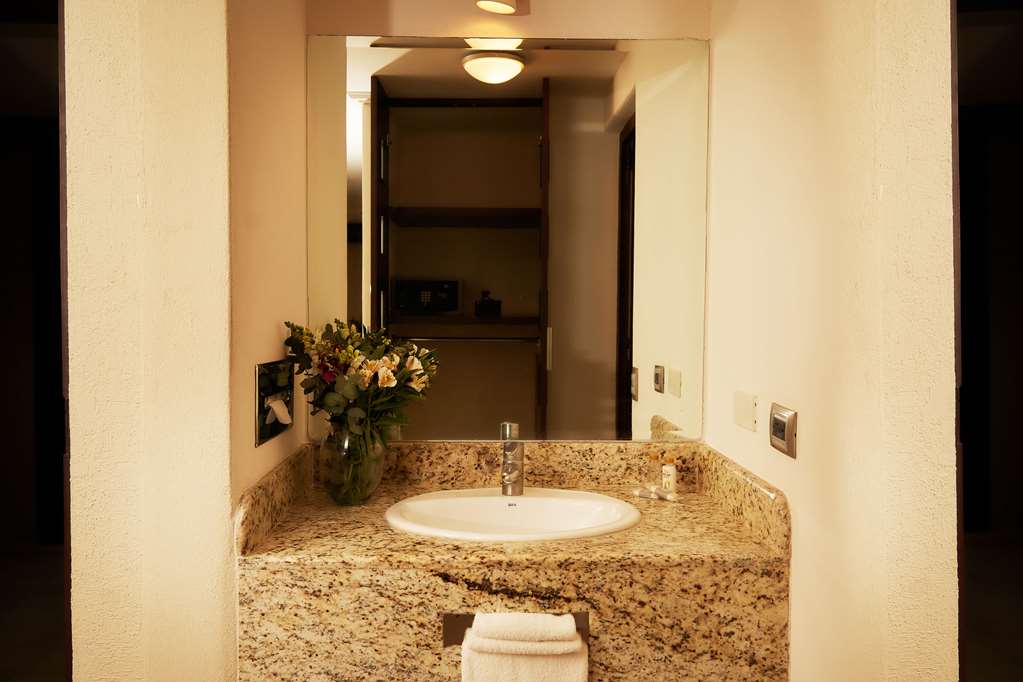 SLEEP INN PUEBLA CENTRO HISTRICO-guestroom-Guest Room,Bathroom,On-Site.jpg