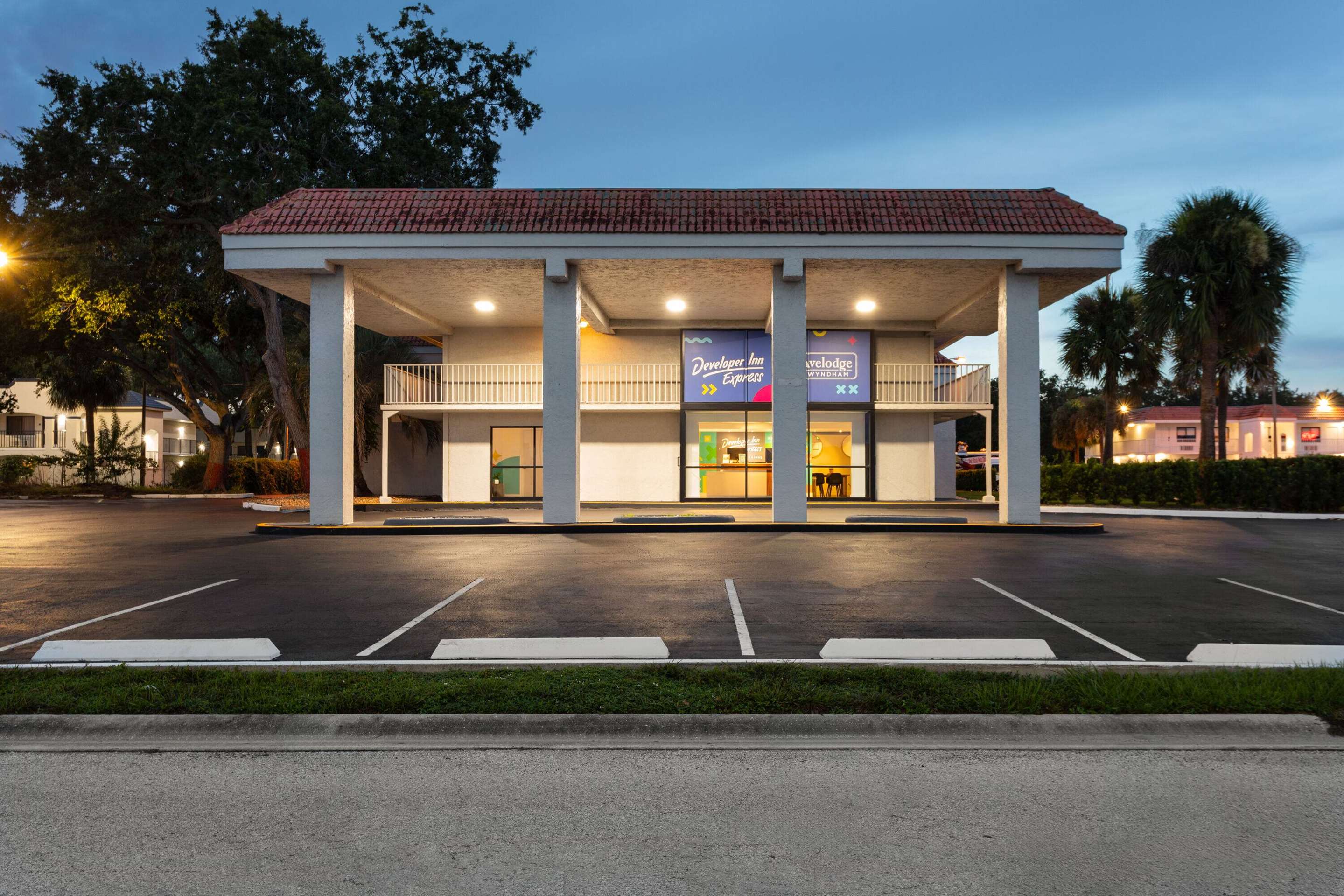 Exterior | Travelodge by Wyndham Orlando Lake Buena Vista South