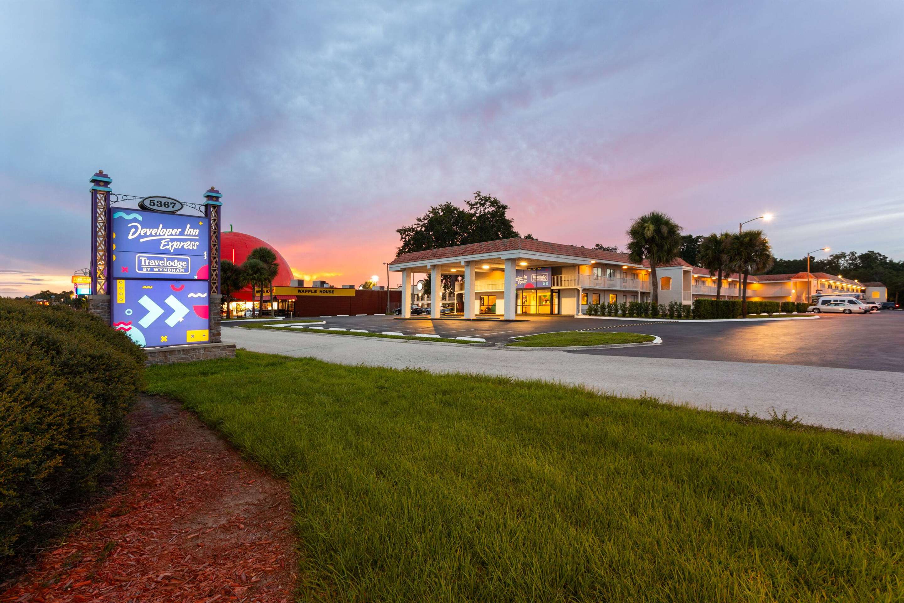 Exterior | Travelodge by Wyndham Orlando Lake Buena Vista South