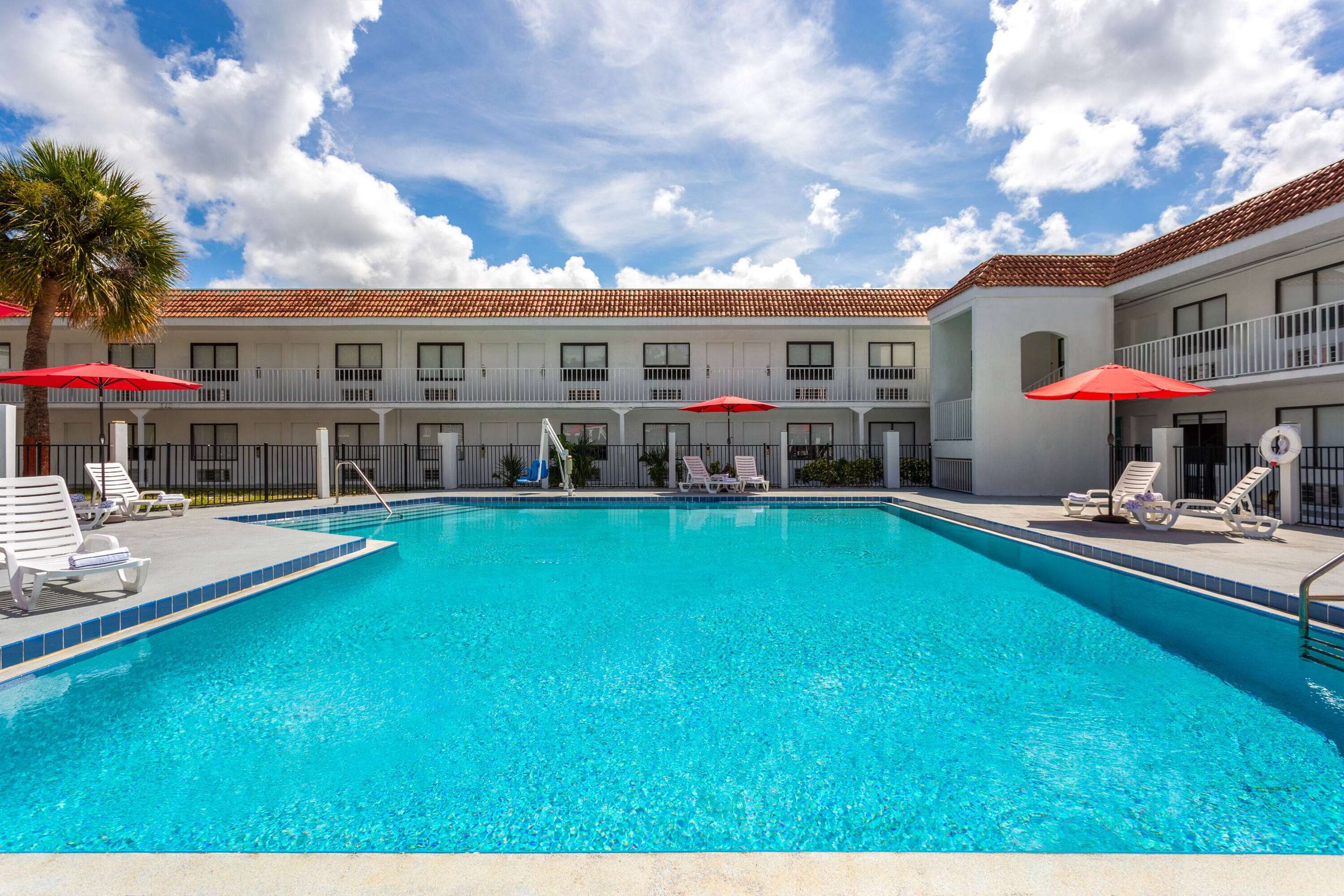 Pool - indoor | Travelodge by Wyndham Orlando Lake Buena Vista South
