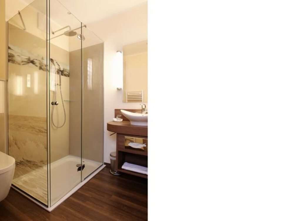 Hotel Simonshof-guestroom-Guest Room,Bathroom,On-Site.jpg