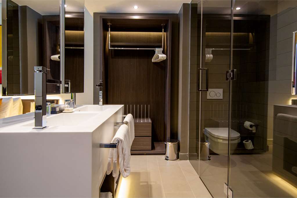 NOOM HOTEL ABIDJAN PLATEAU-guestroom-Guest Room,Bathroom,On-Site.jpg