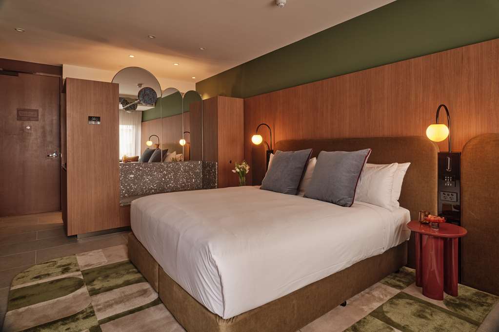 The Eve Hotel Sydney-guestroom-Guest Room,On-Site.jpg