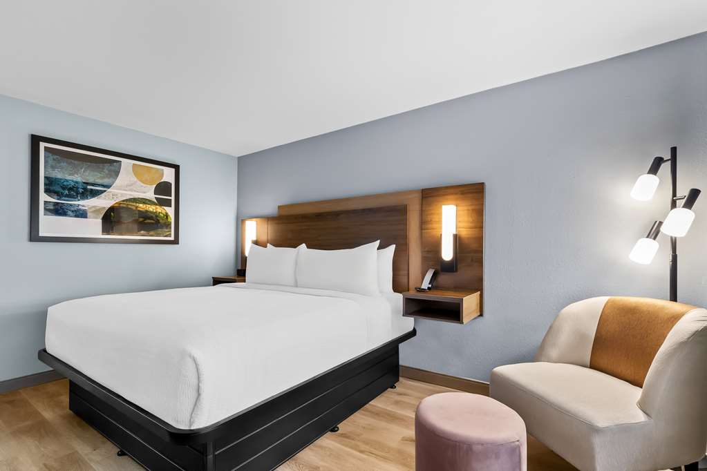 Best Western Plus Fenton-guestroom-Guest Room,On-Site.jpg