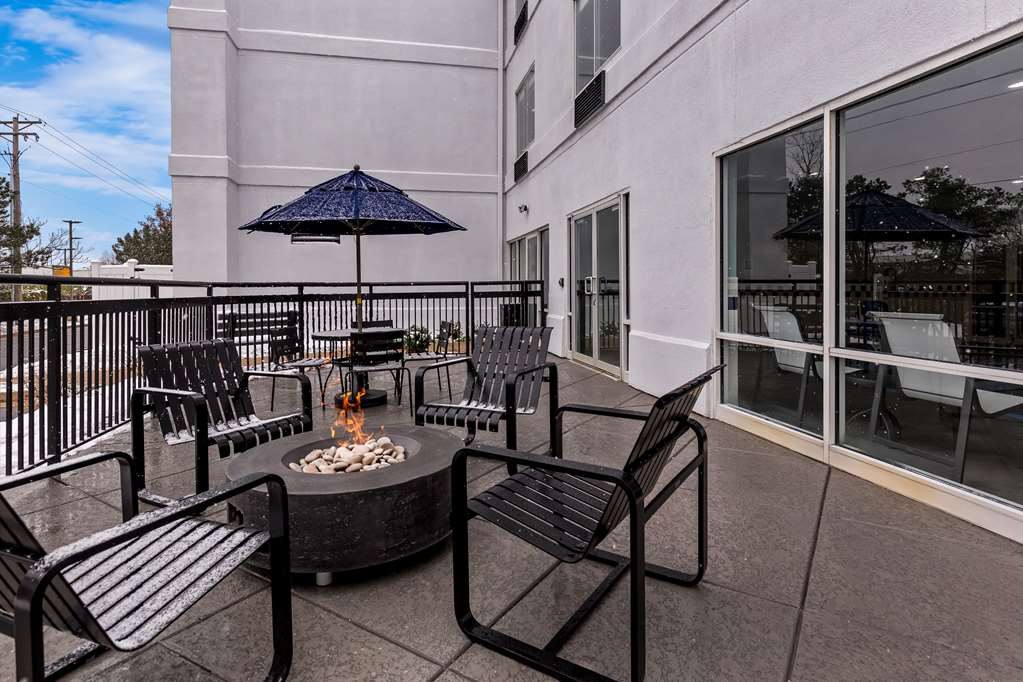 Best Western Plus Fenton-guestroom-Guest Room,Guest Room Amenity,On-Site.jpg