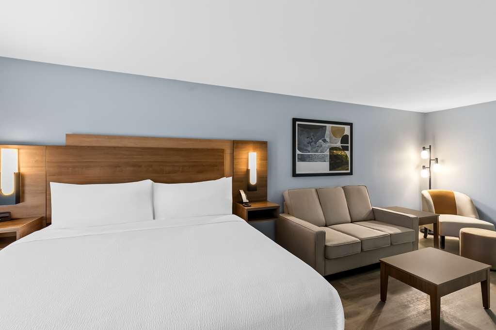 Best Western Plus Fenton-guestroom-Guest Room,Suite,On-Site.jpg