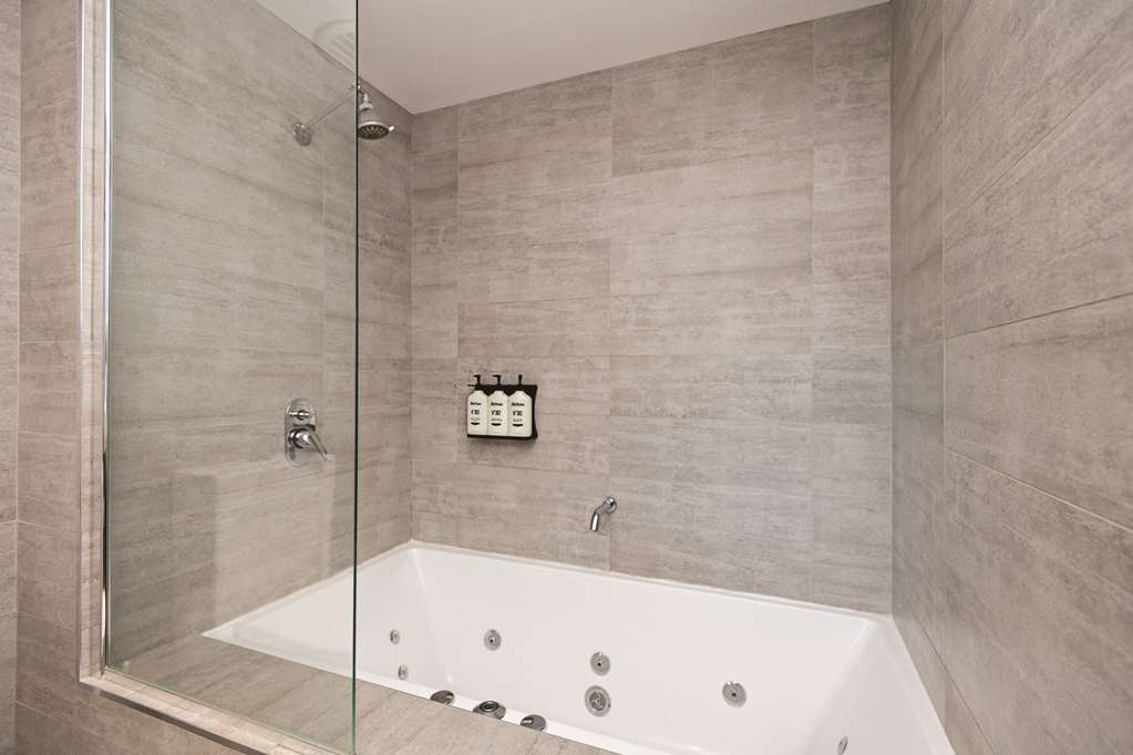LINCOLN DOWNS RESORT AND SPA-guestroom-Guest Room,Bathroom,Suite,On-Site.jpg