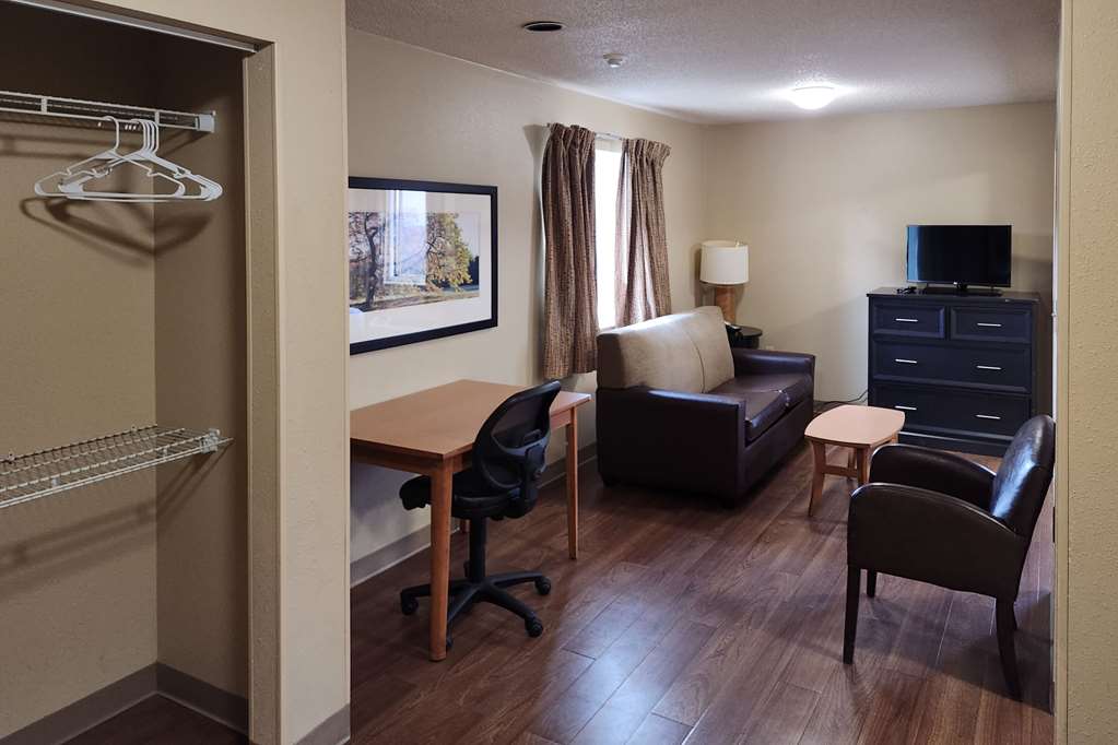 SUBURBAN STUDIOS COLUMBUS - DUBLIN-guestroom-Guest Room,On-Site.jpg