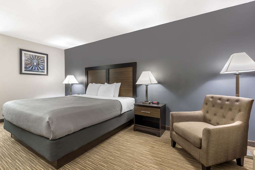 SUBURBAN STUDIOS GAINESVILLE-guestroom-Guest Room,On-Site.jpg