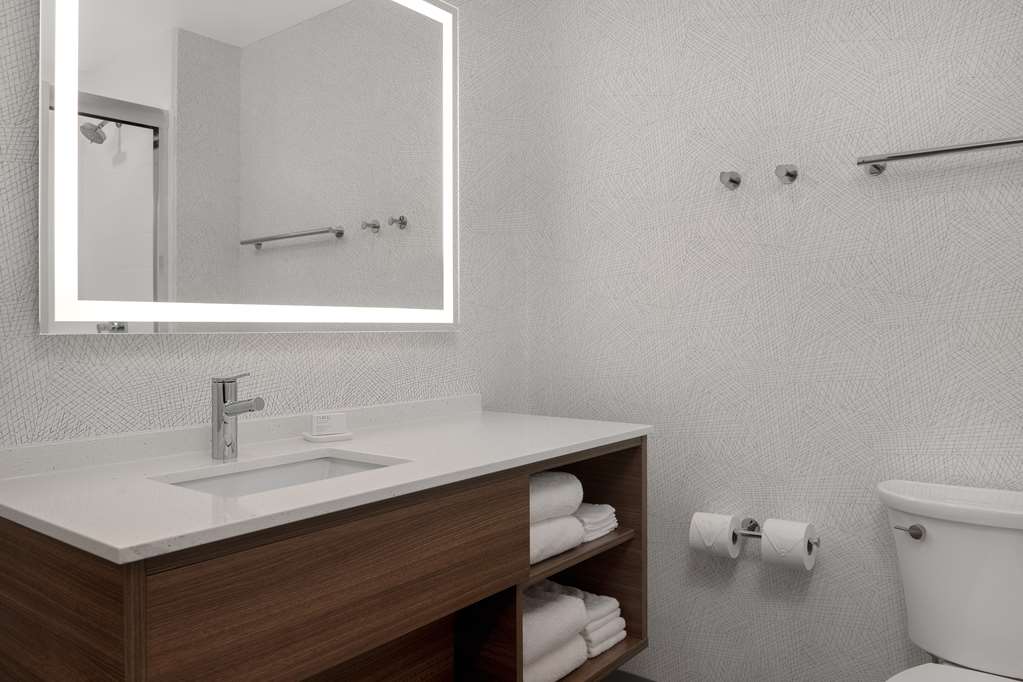 HOME2 SUITES BY HILTON SHEBOYGAN-guestroom-Guest Room,Bathroom,On-Site.jpg
