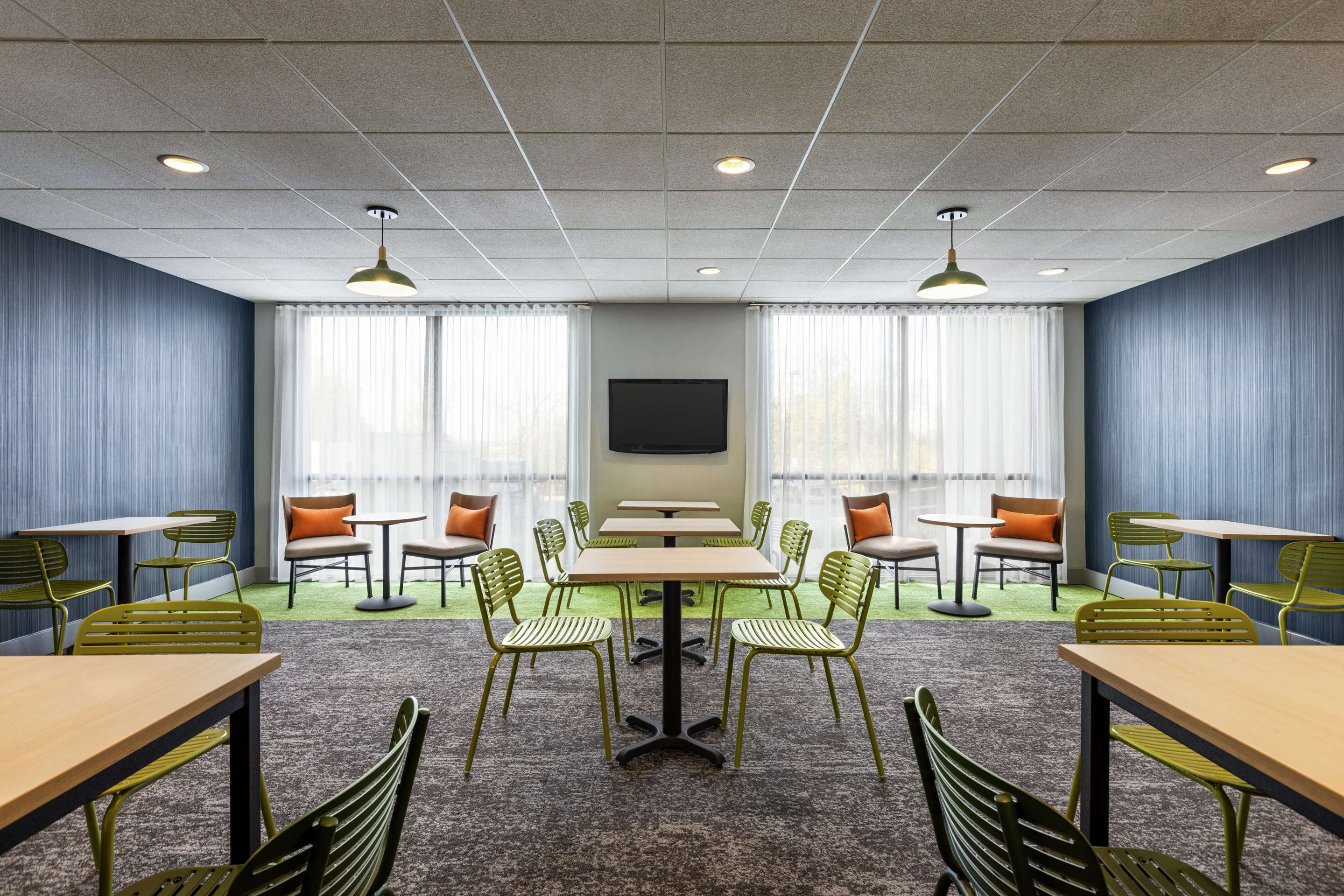Breakfast Area | Spark by Hilton Germantown Washington DC North