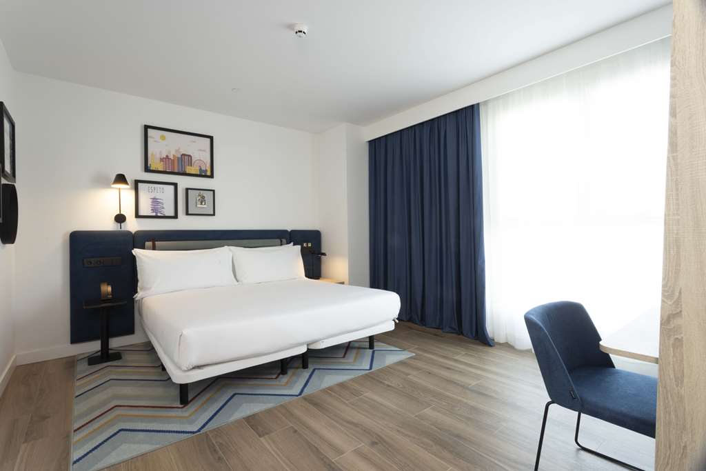 Hampton by Hilton Malaga Martiricos - Tap to explore photos